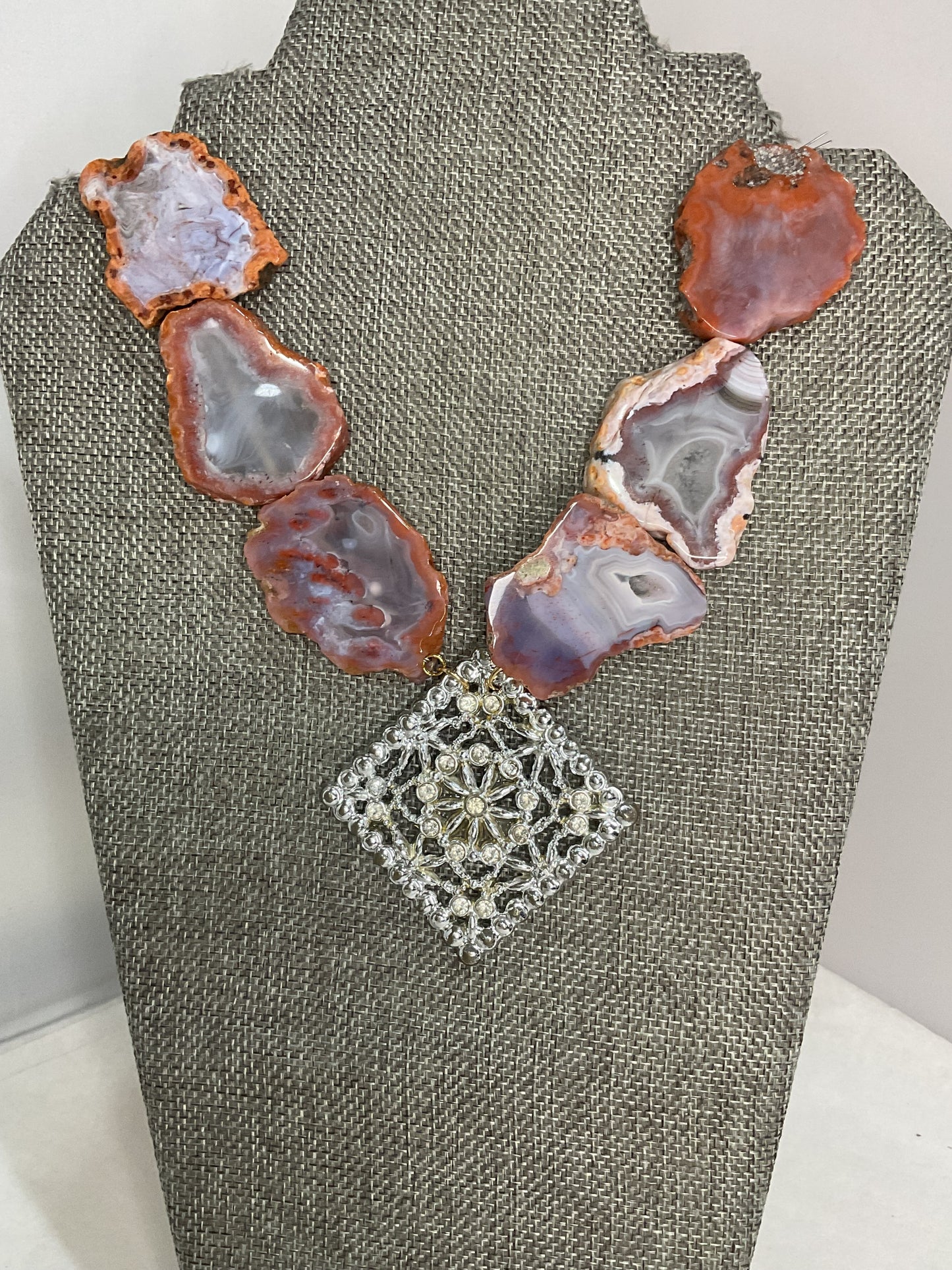 Made agate bead necklace