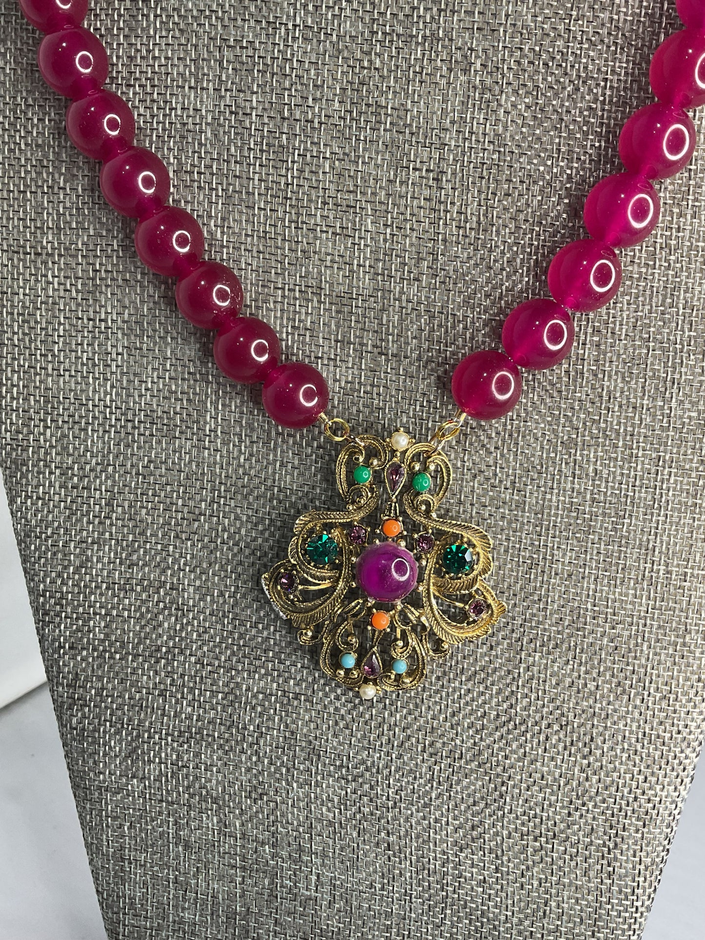 Made 1950s brooch necklace