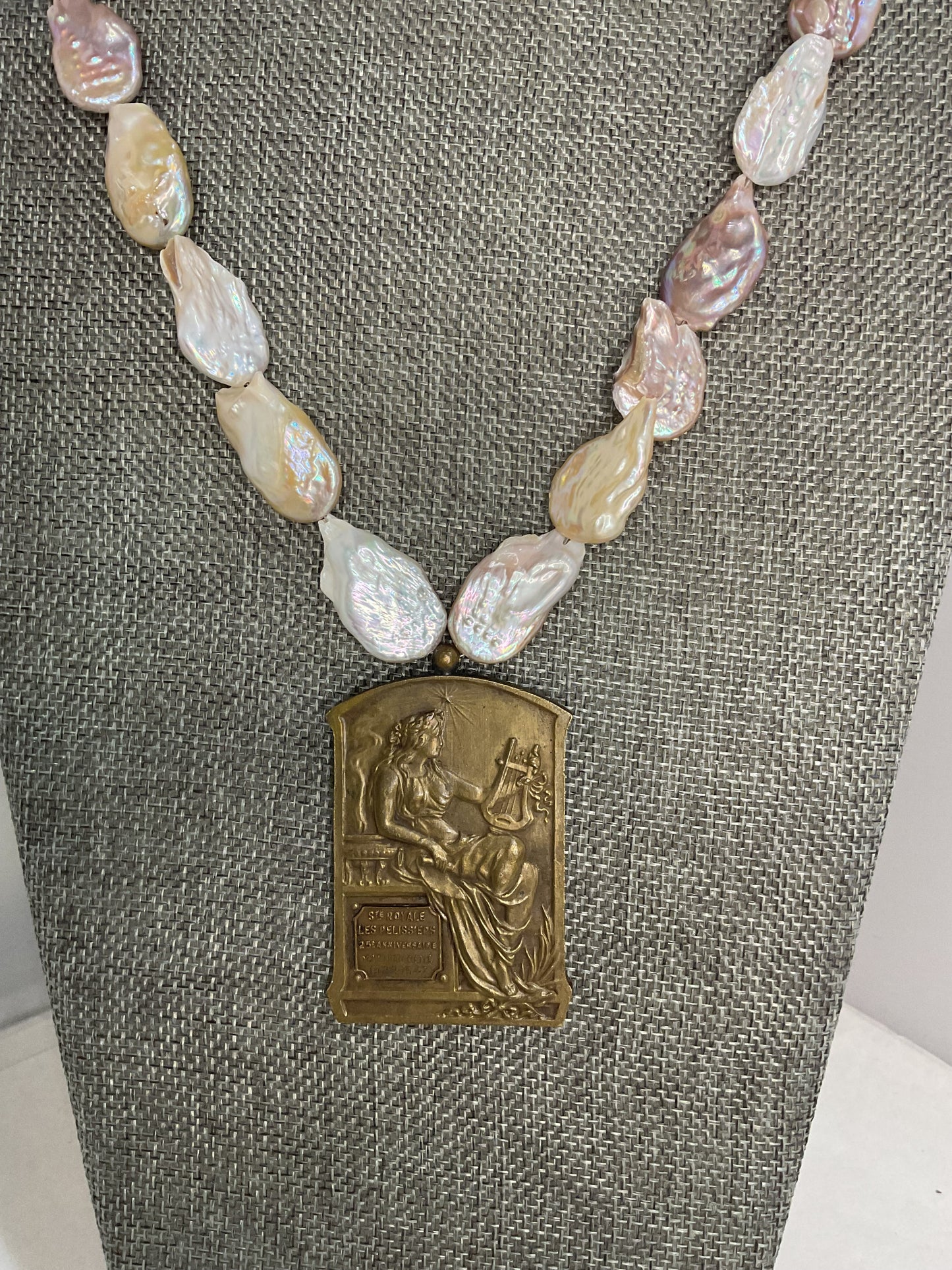 Made 1800 art necklace
