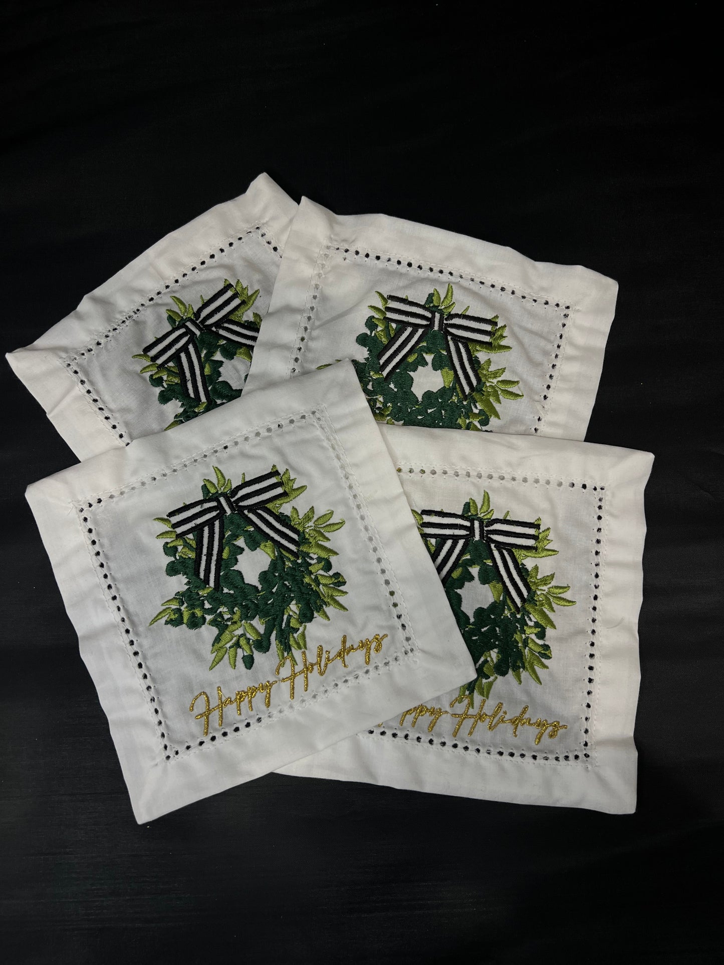 “Wreath” Embroidered Cocktail Napkins Set/4