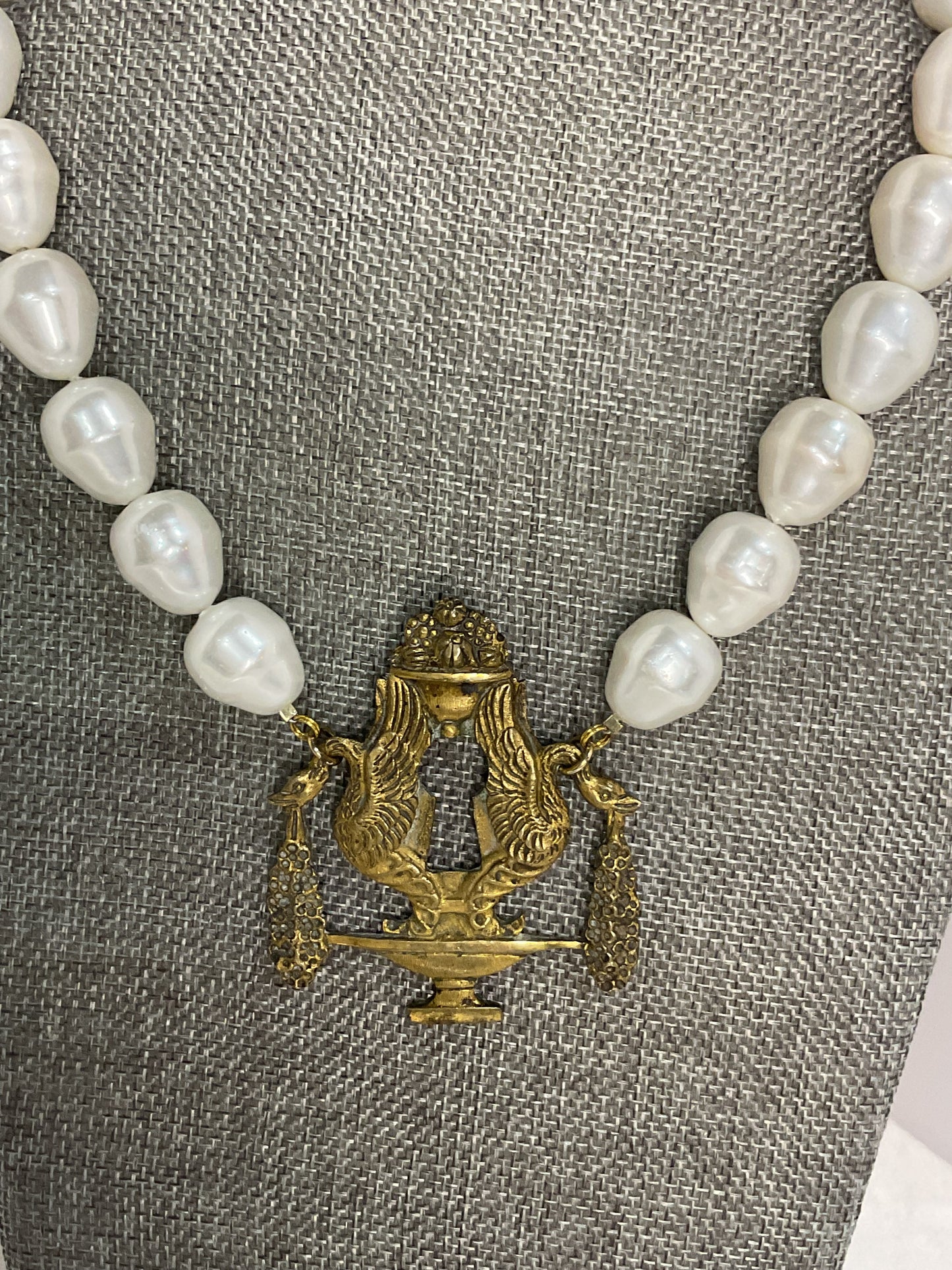 Made 1800s pearl necklace