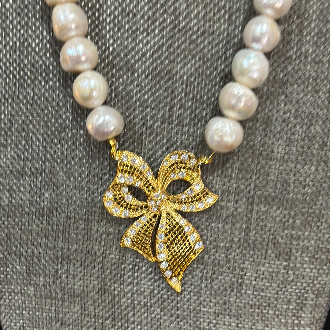 MADE - Pearl Necklace with Bow