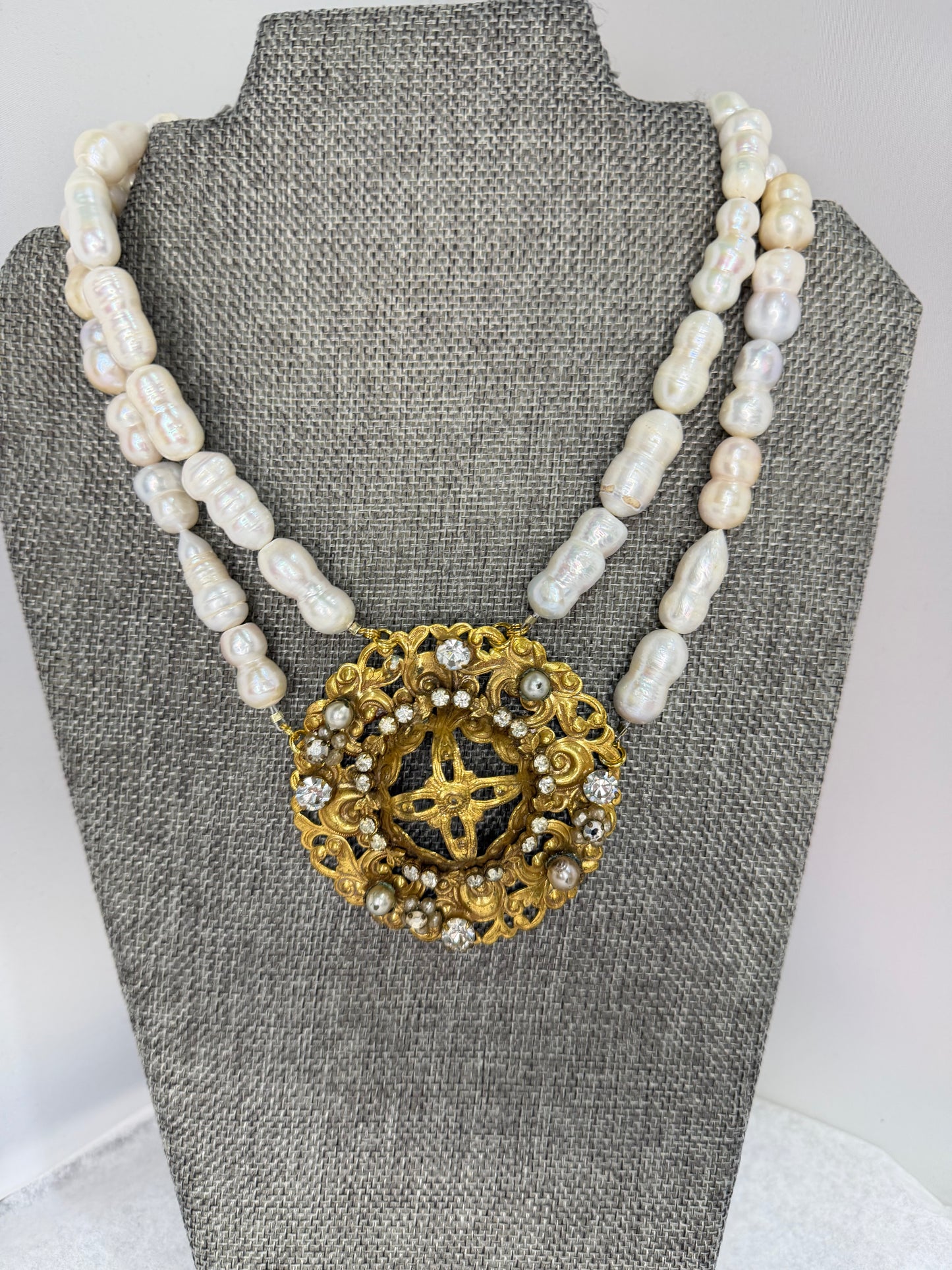 Made pendant Pearl necklace