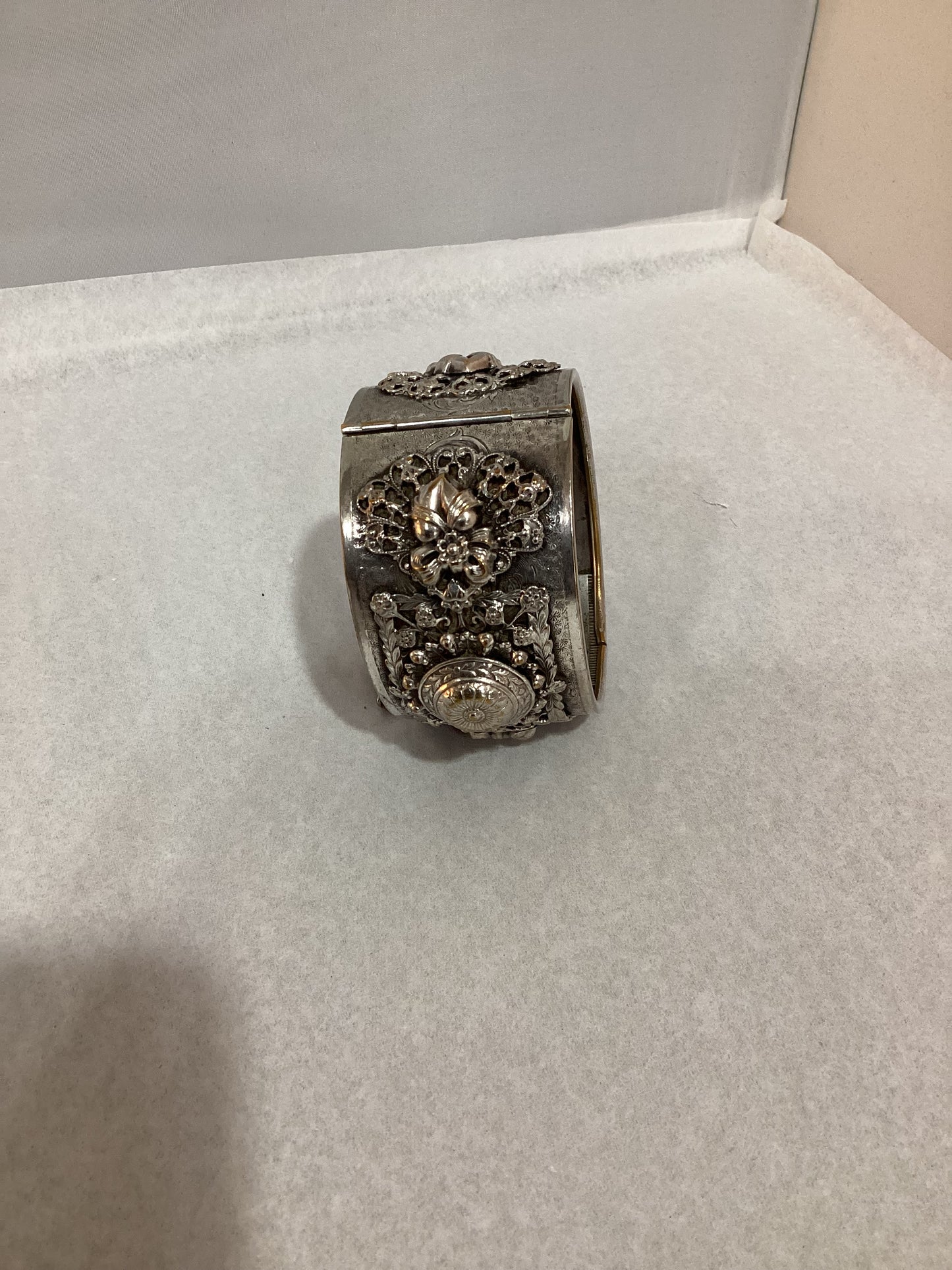 MADE- Hinged Bracelet