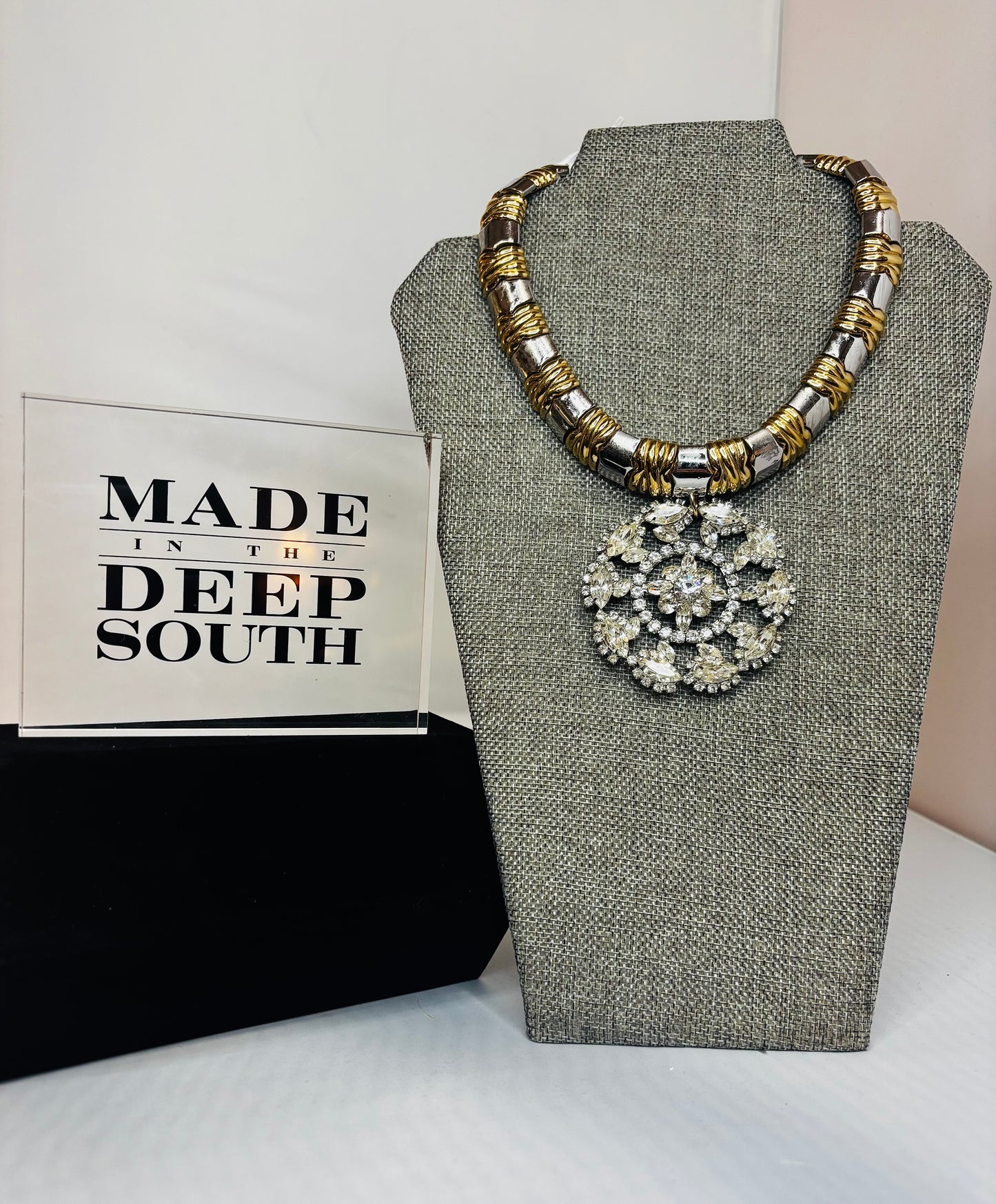 MADE - Stunning Choker
