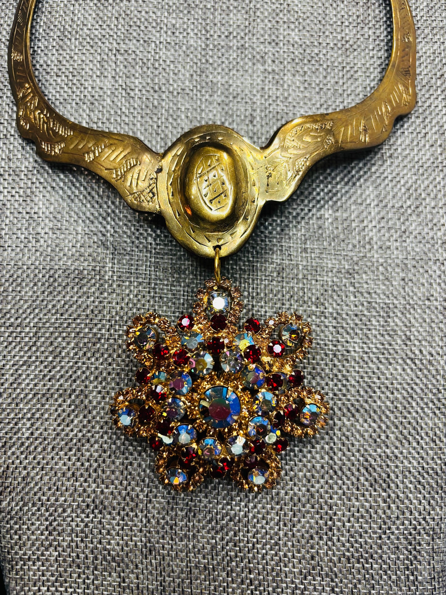 MADE - Beautiful Collar necklace with brooch