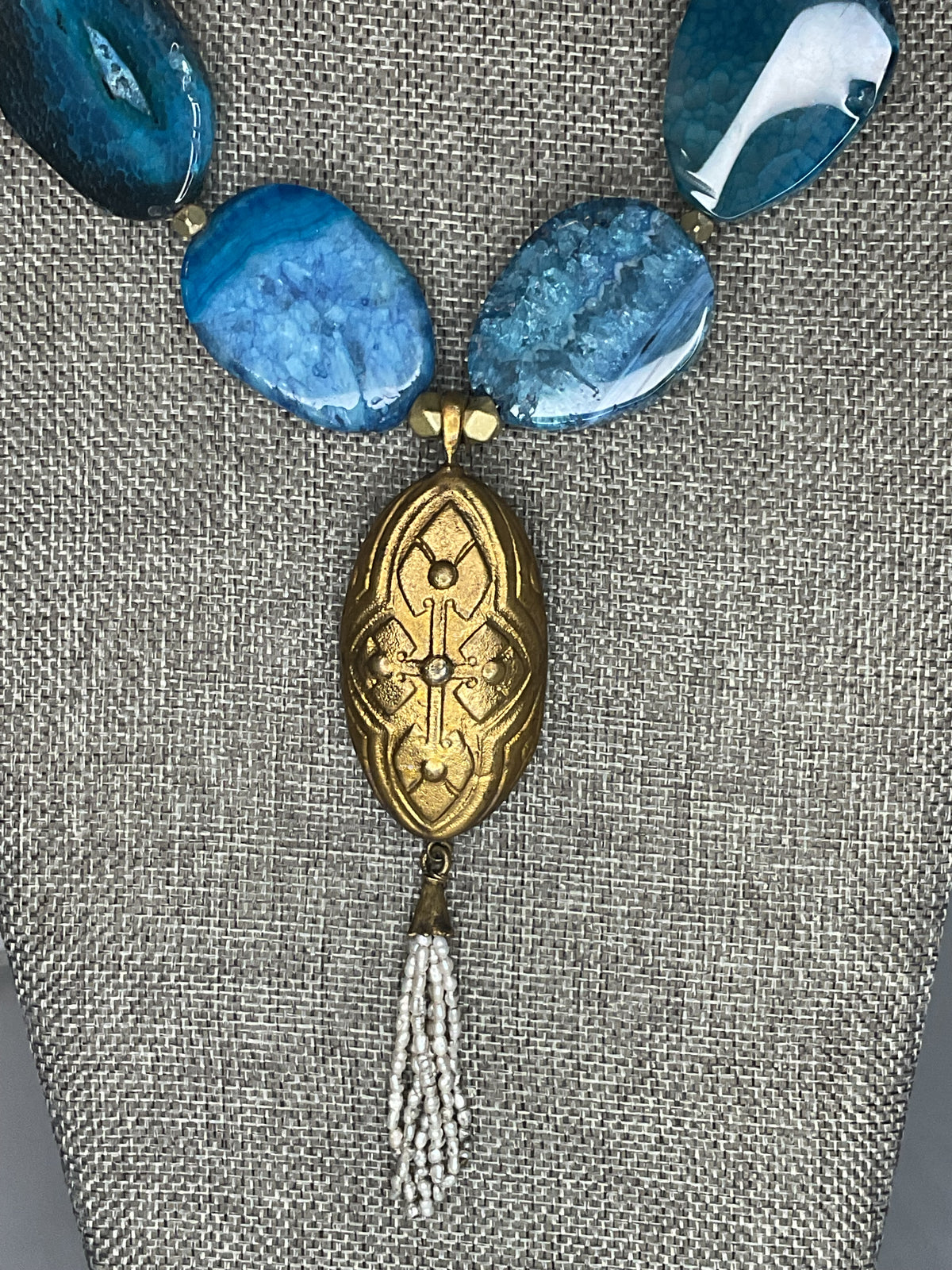 Made 1960s blue agate necklace