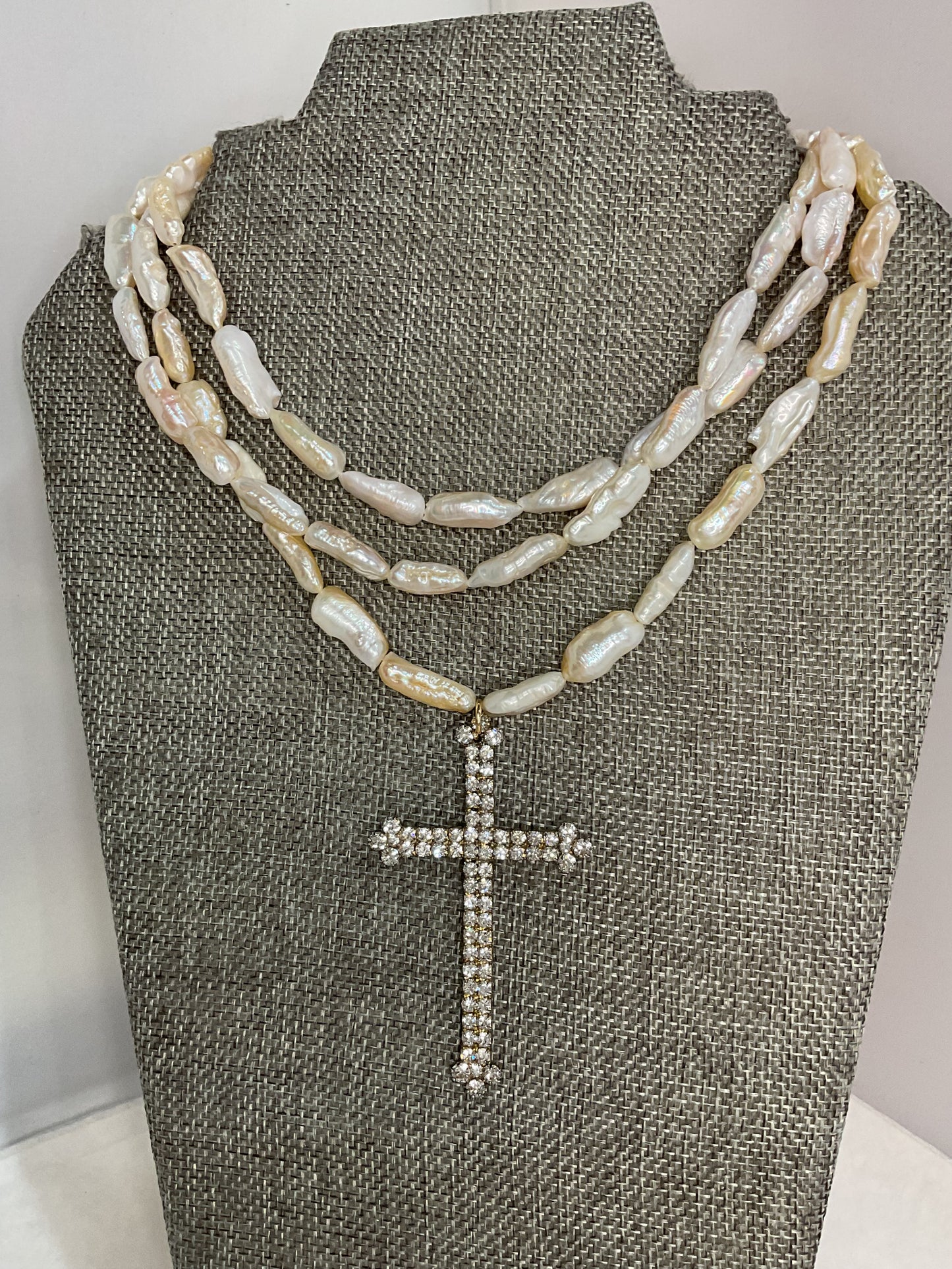 Made Pearl cross necklace