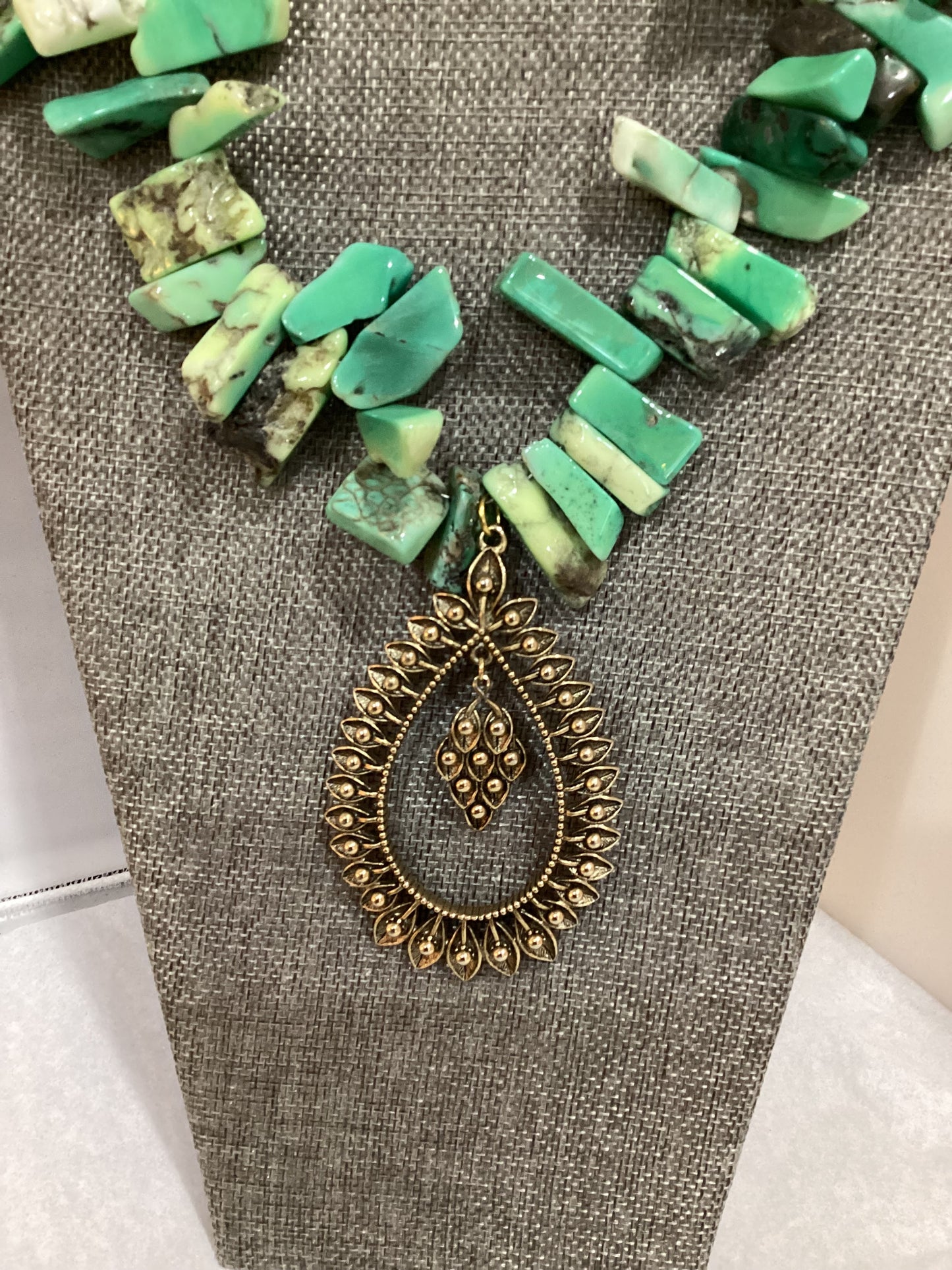 MADE- 1960’s Sarah Coventry & Chrysoprase Necklace