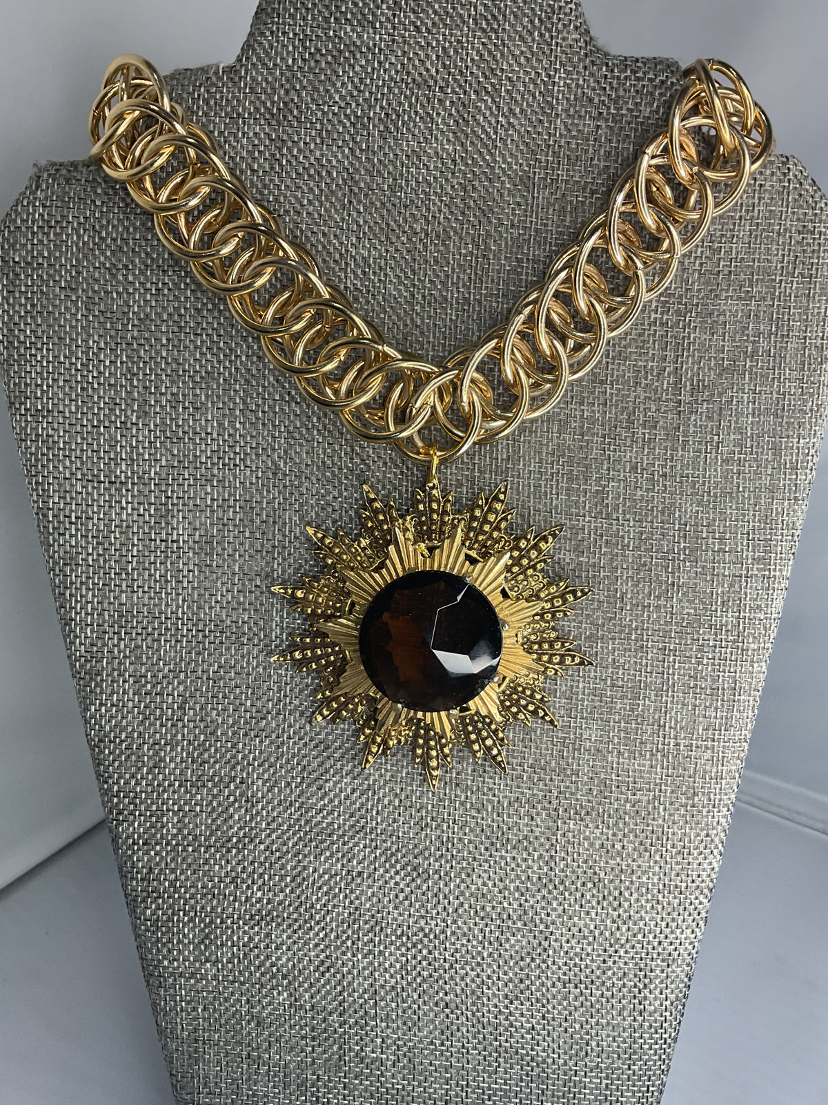 Made bendiket necklace