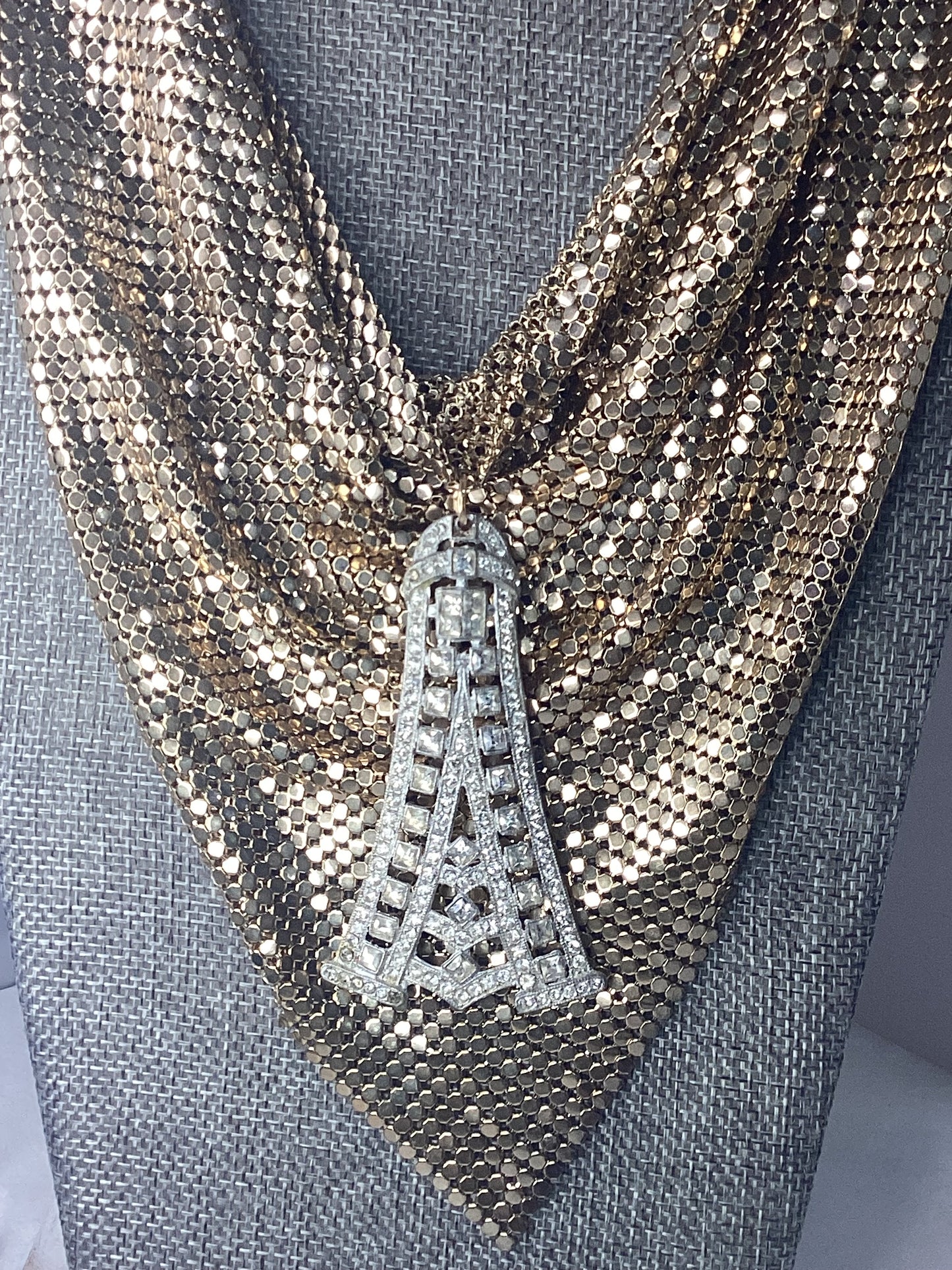 Made gold fringe necklace