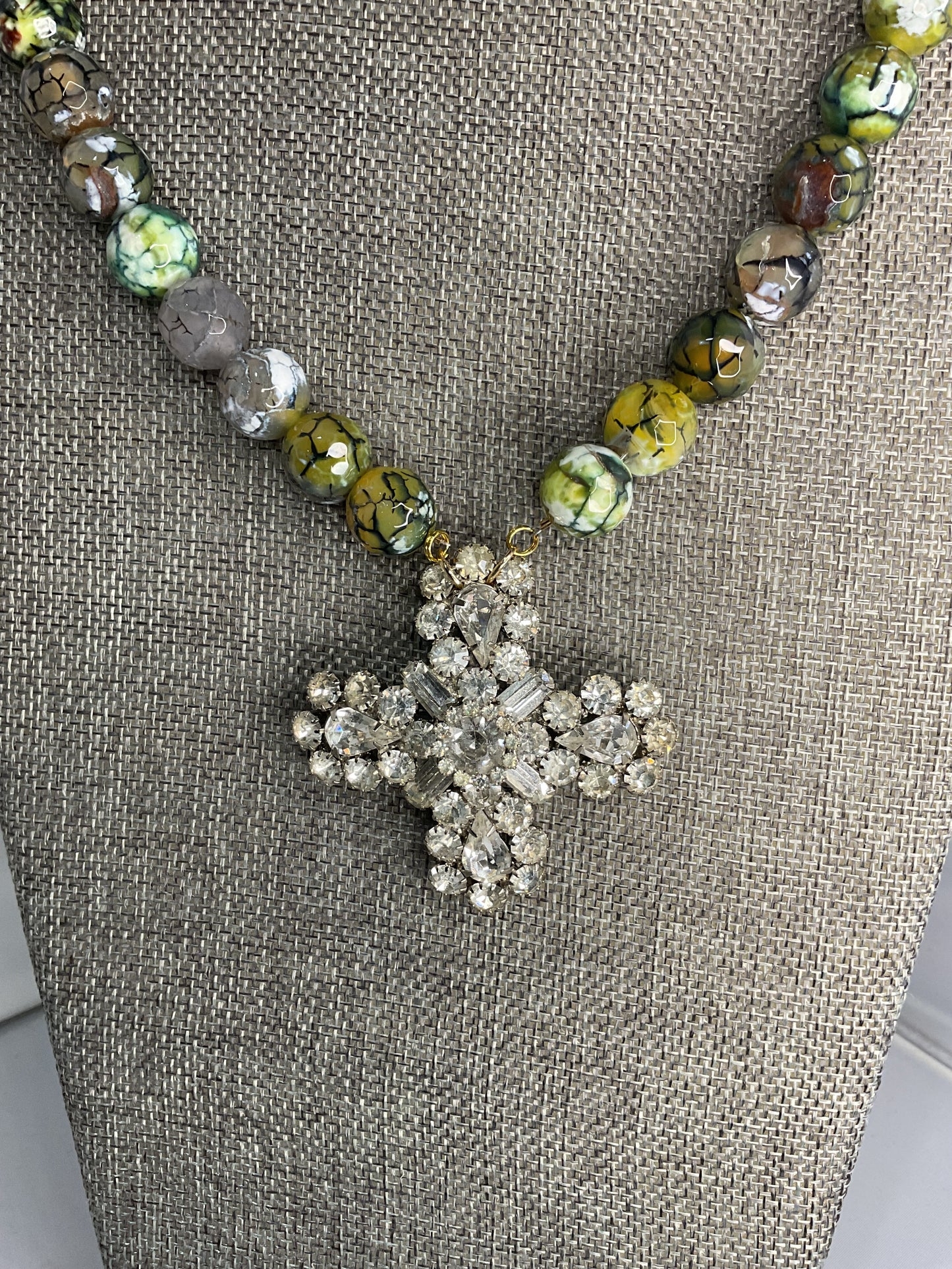 Made 1950s brooch necklace