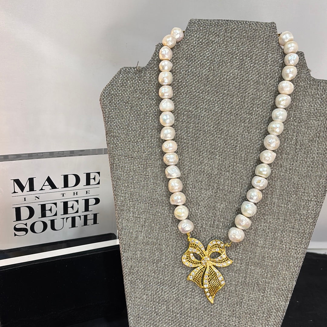MADE - Pearl Necklace with Bow