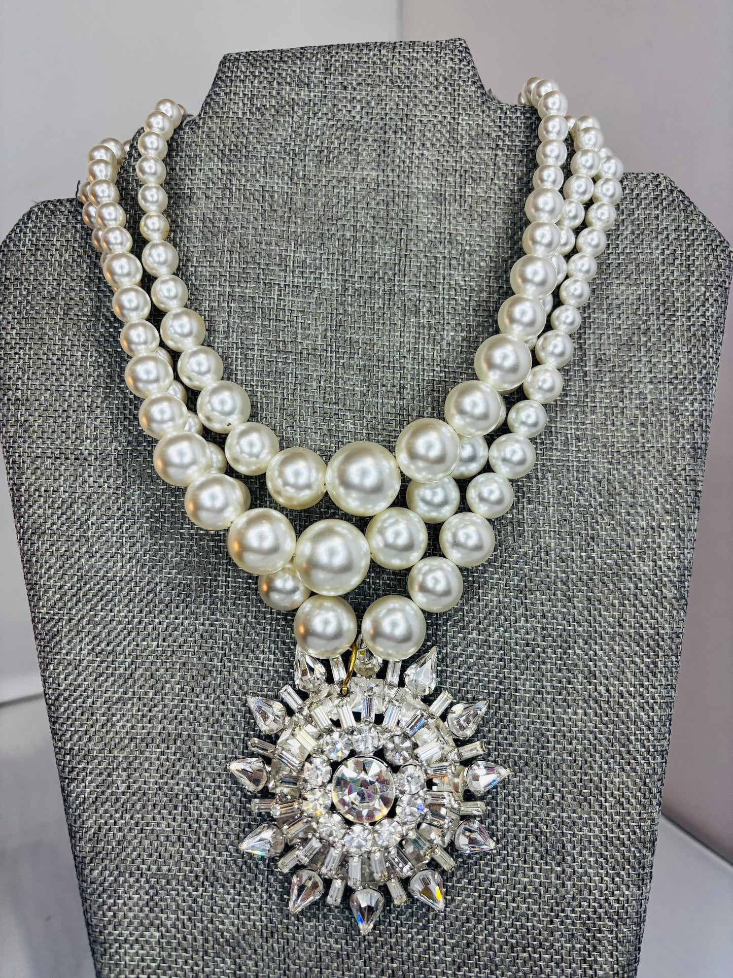 MADE - Pearl Necklace with Crystal brooch