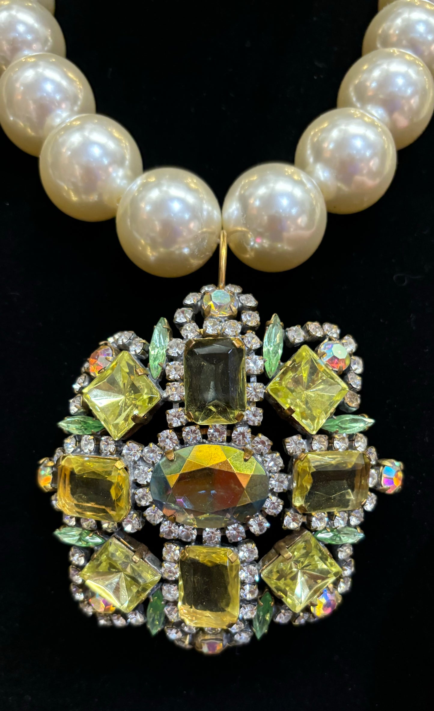 MADE - Chunky Pearl with Brooch Necklace