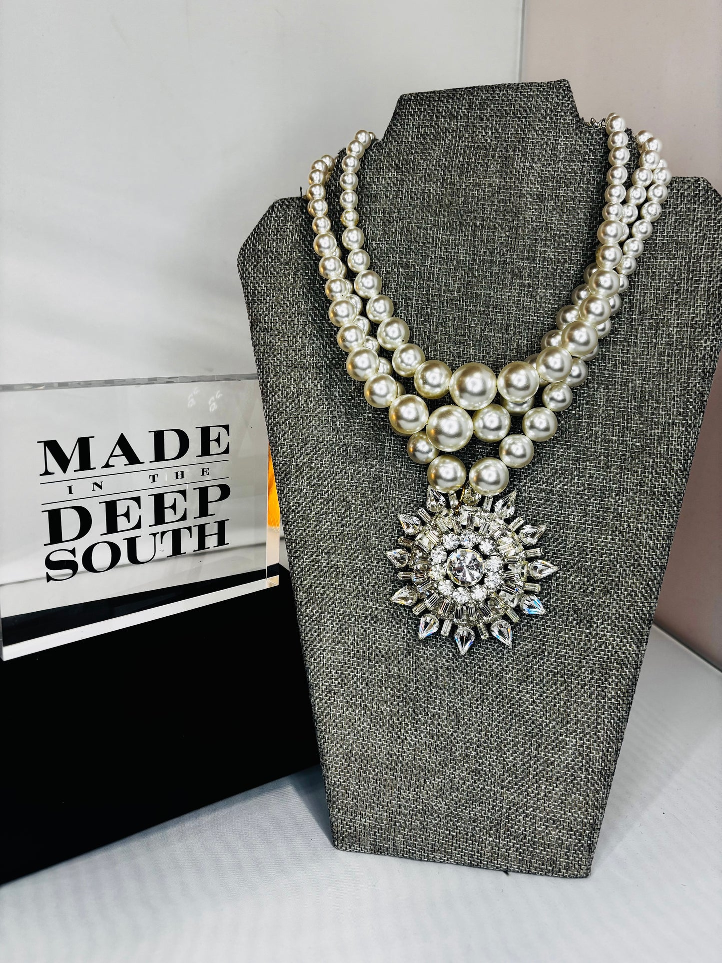 MADE - Pearl Necklace with Crystal brooch