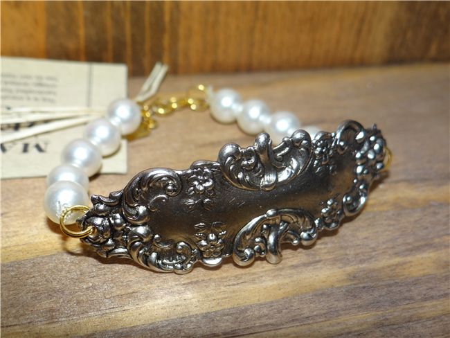 MADE- Pearl Bracelet with Silver