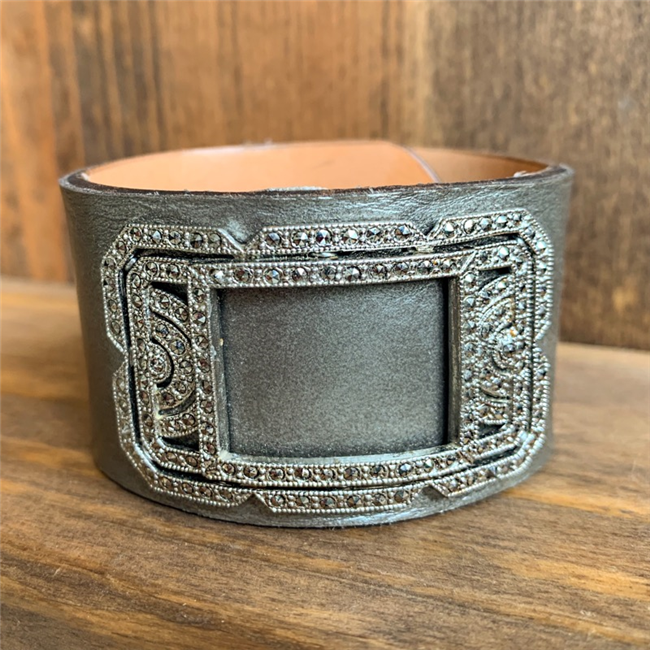 MADE - Silver Leather cuff with Rhinestone Brooch
