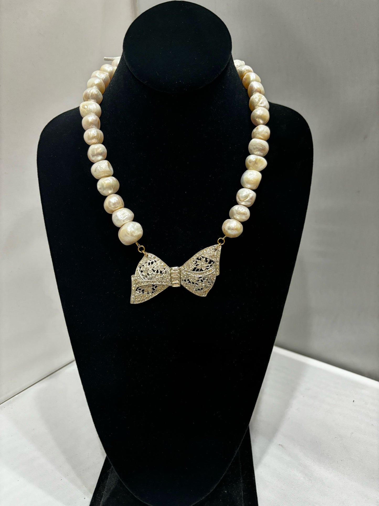 MADE - Pearl Bow Necklace