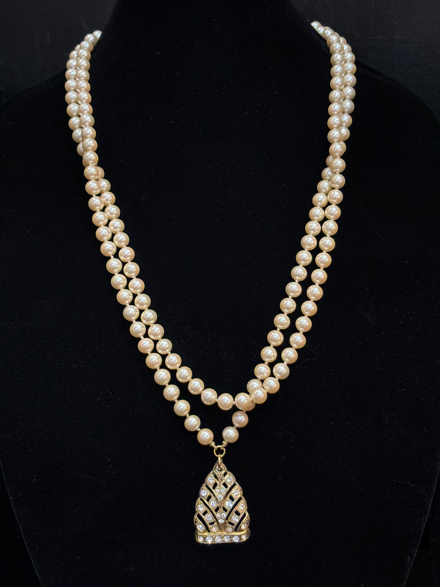 MADE - Pearl Necklace with Crystal Brooch