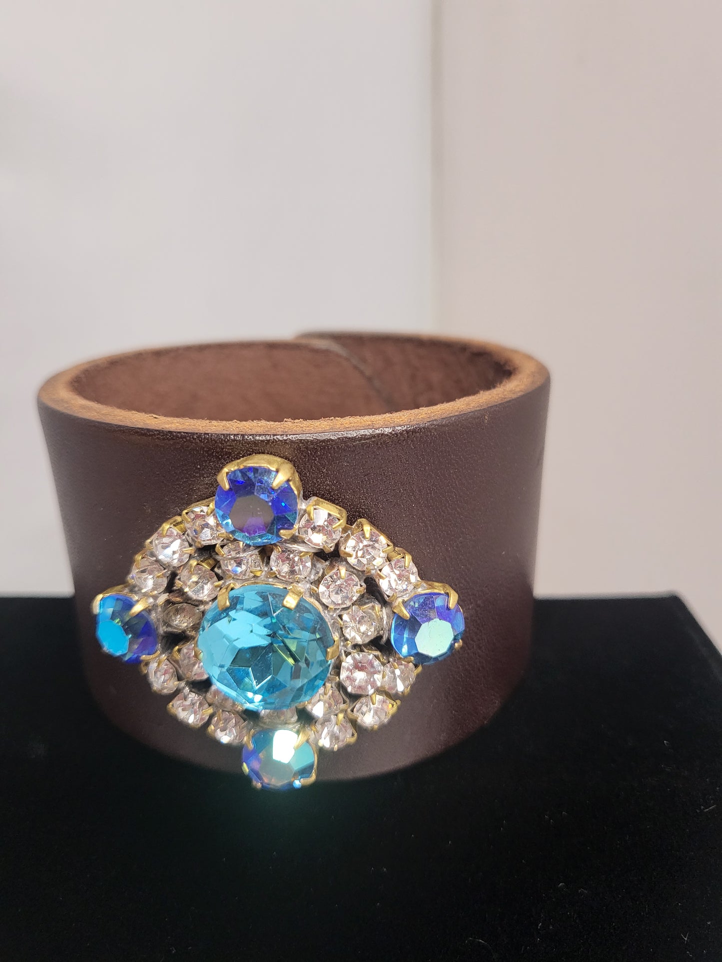 MADE- Czech Cuff