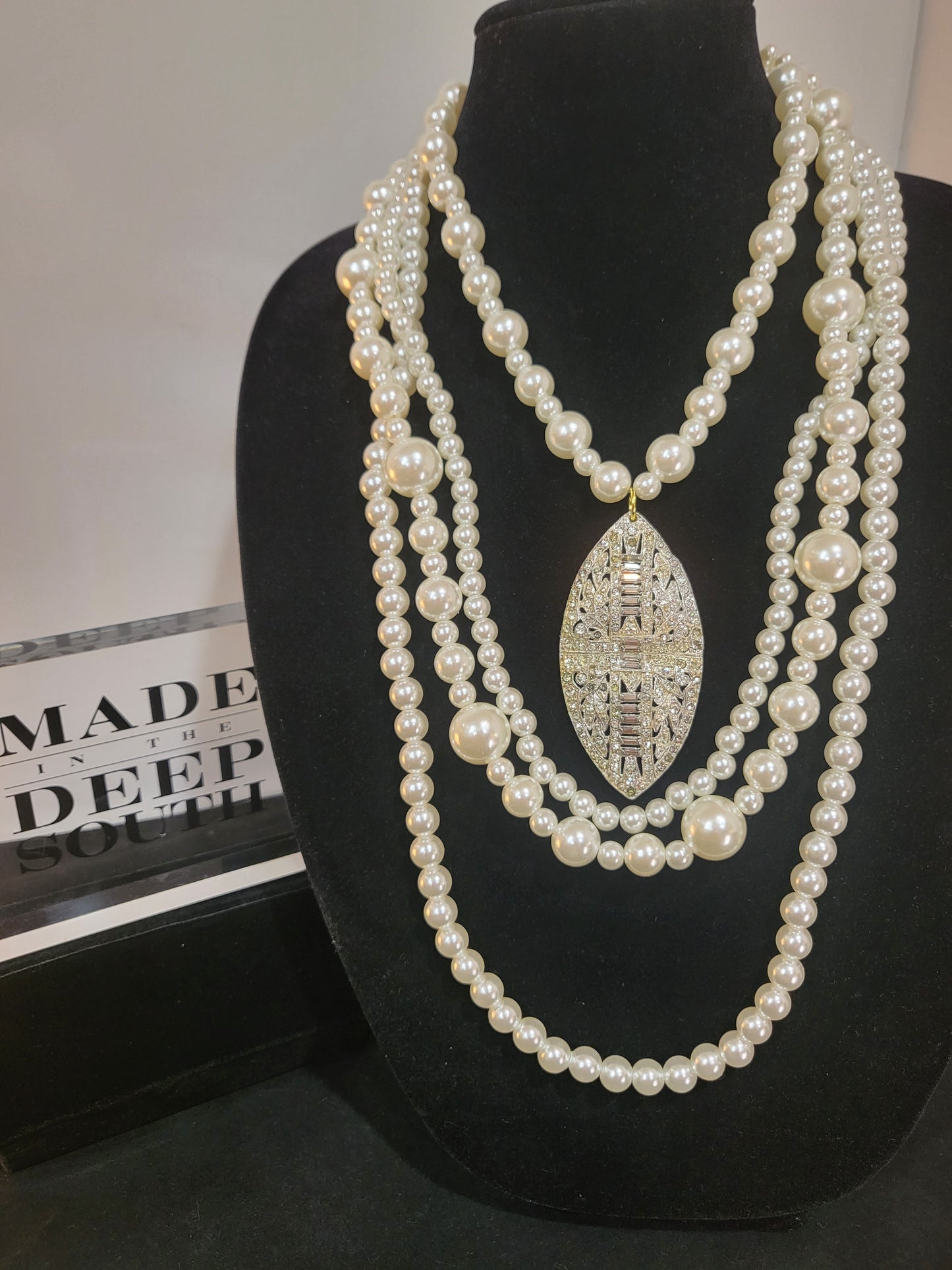 MADE- Layered Pearl Necklace with a Crystal brooch