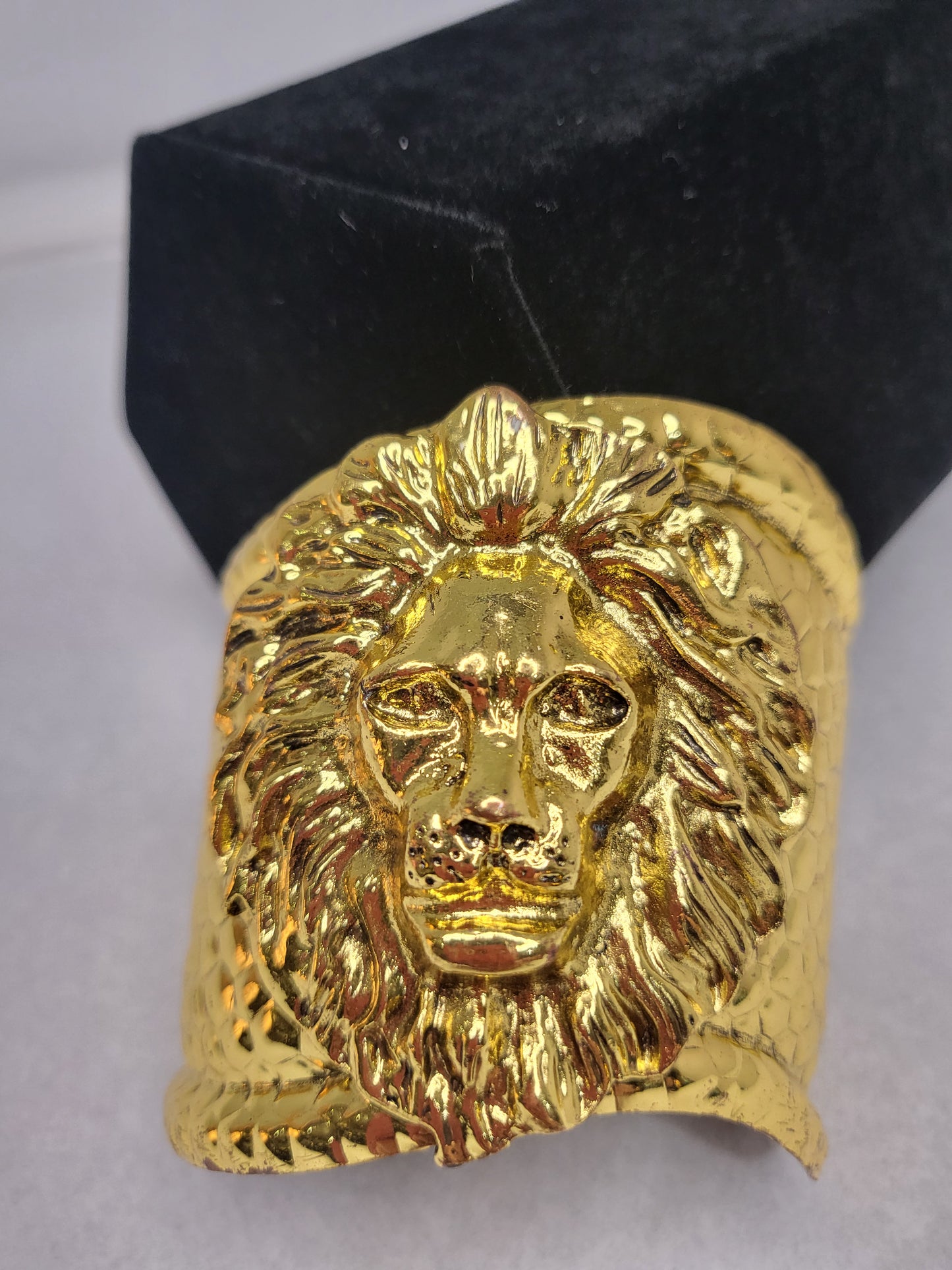 MADE-Lion Cuff