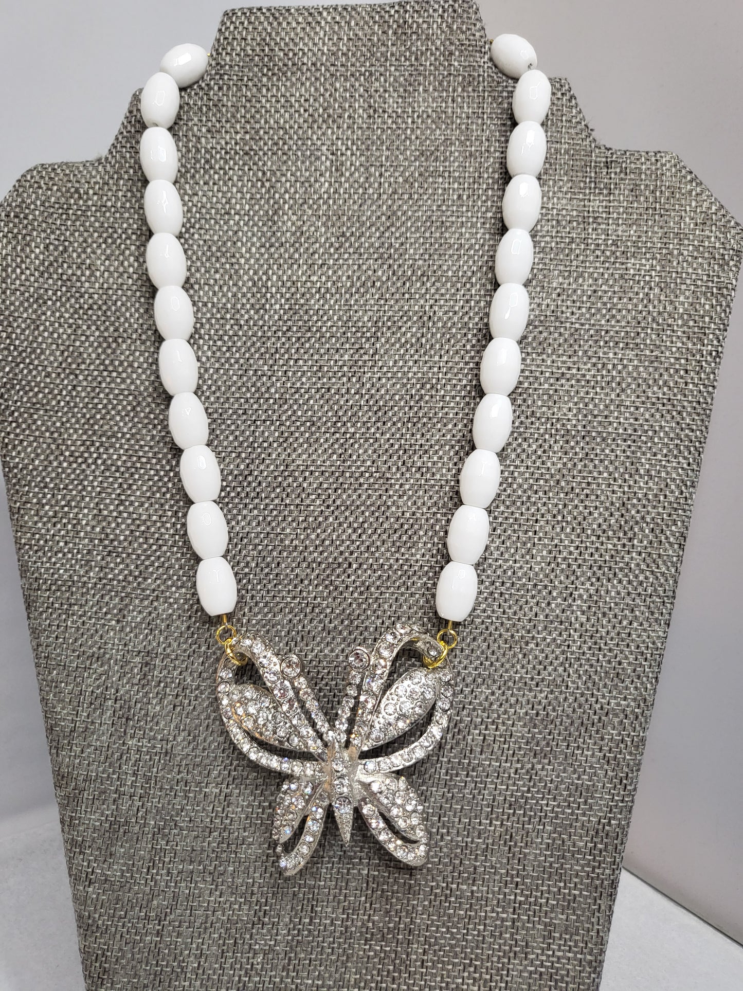 MADE-White Agate Butterfly Necklace