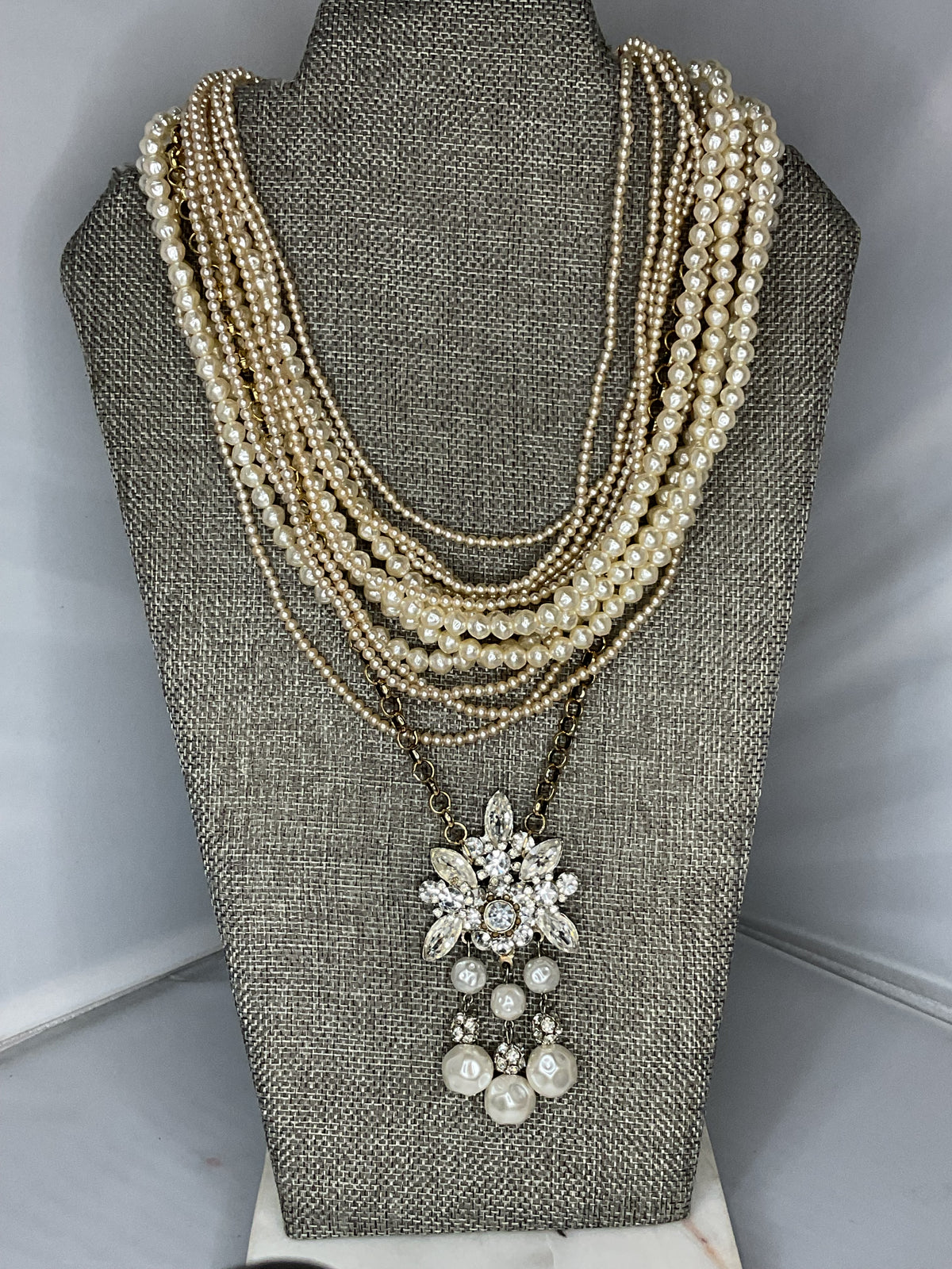 Made layered Pearl necklace