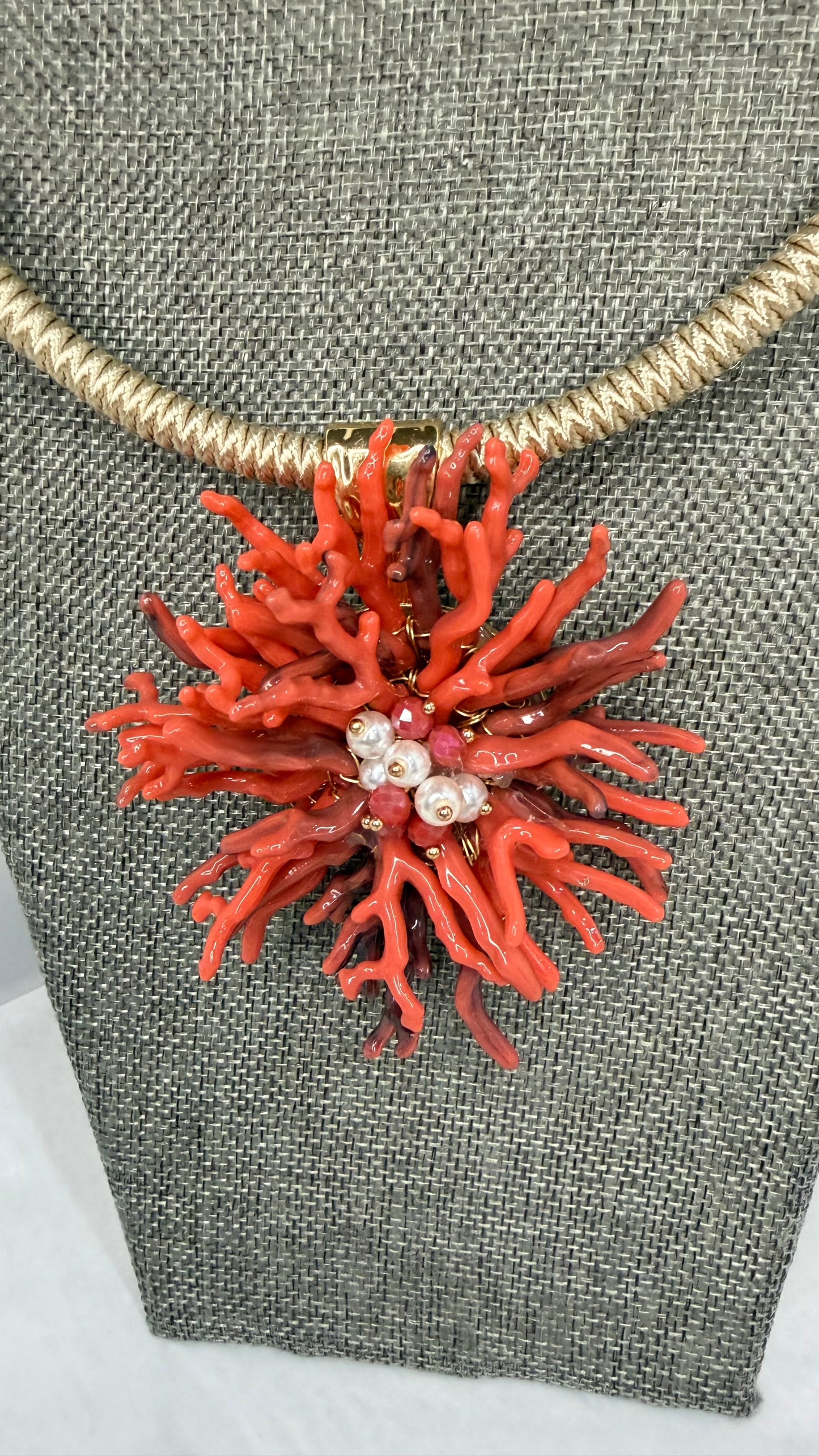 Red coral necklace ￼