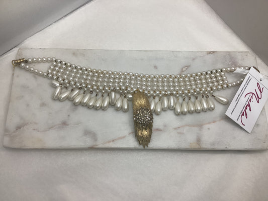 Made pearl collar