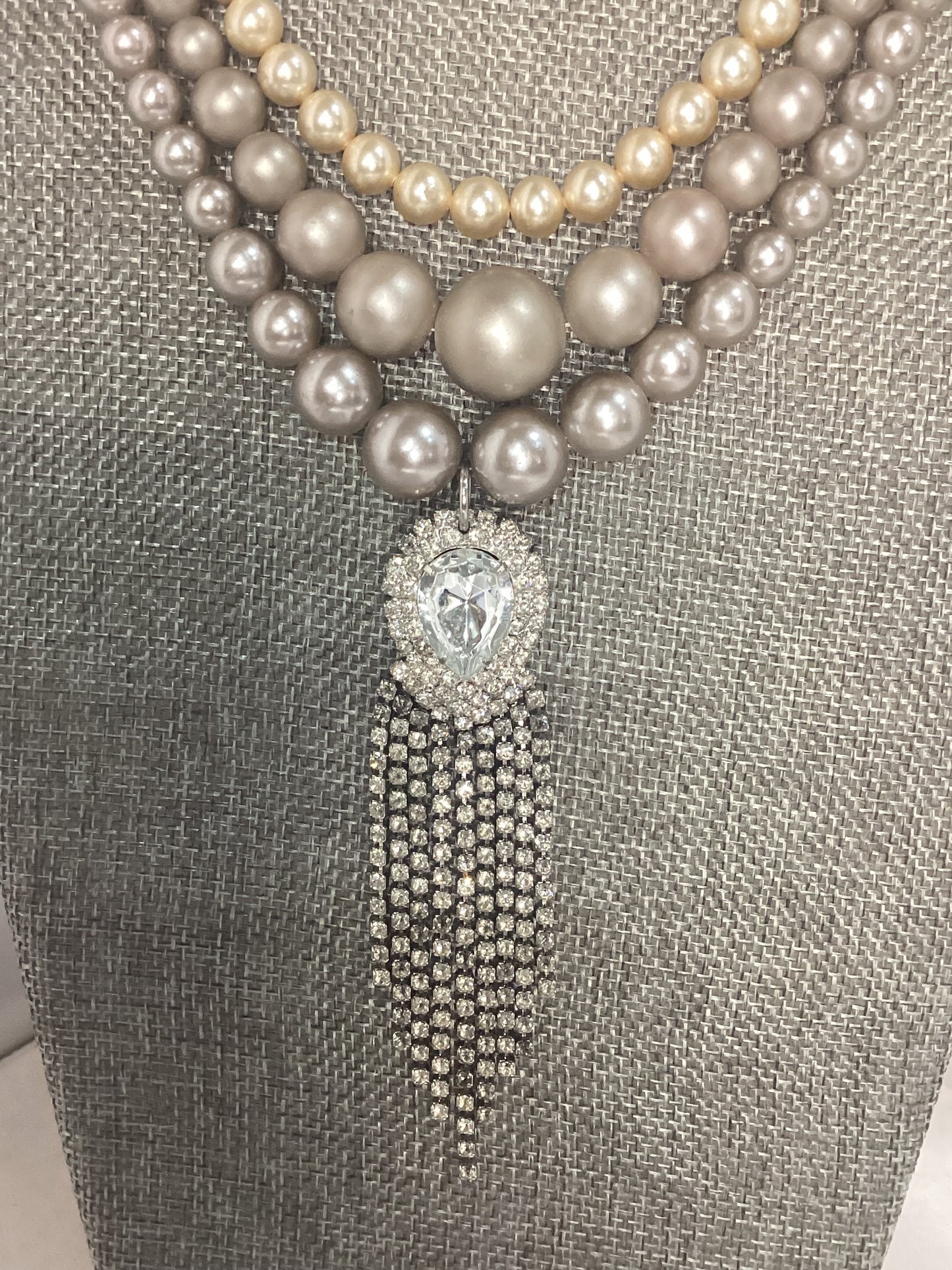 Made layered Pearl necklace