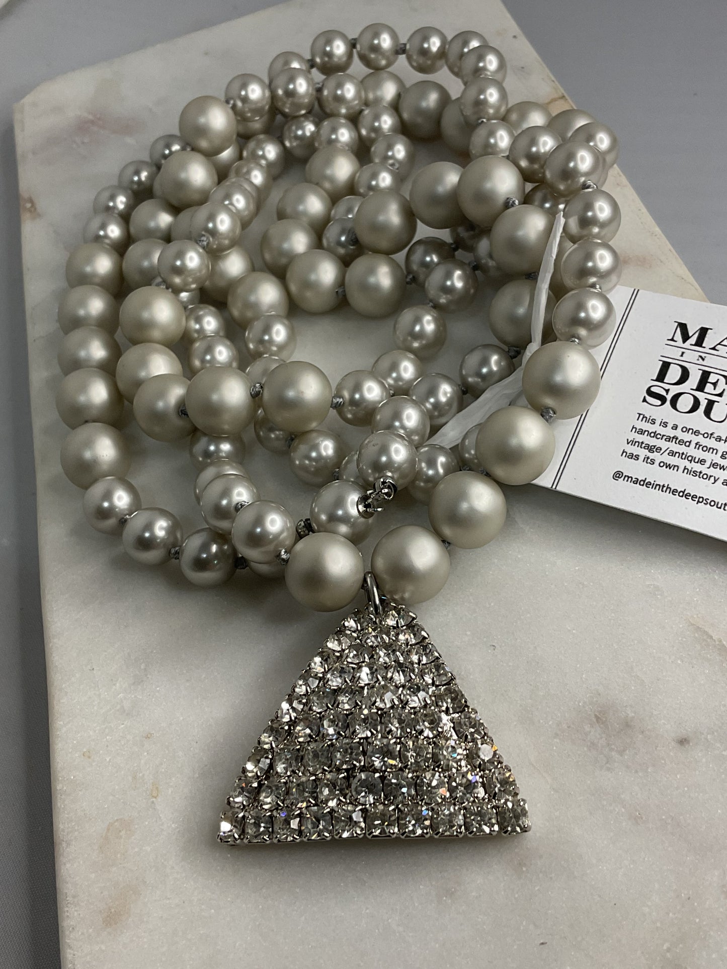 Made grey pearl necklace