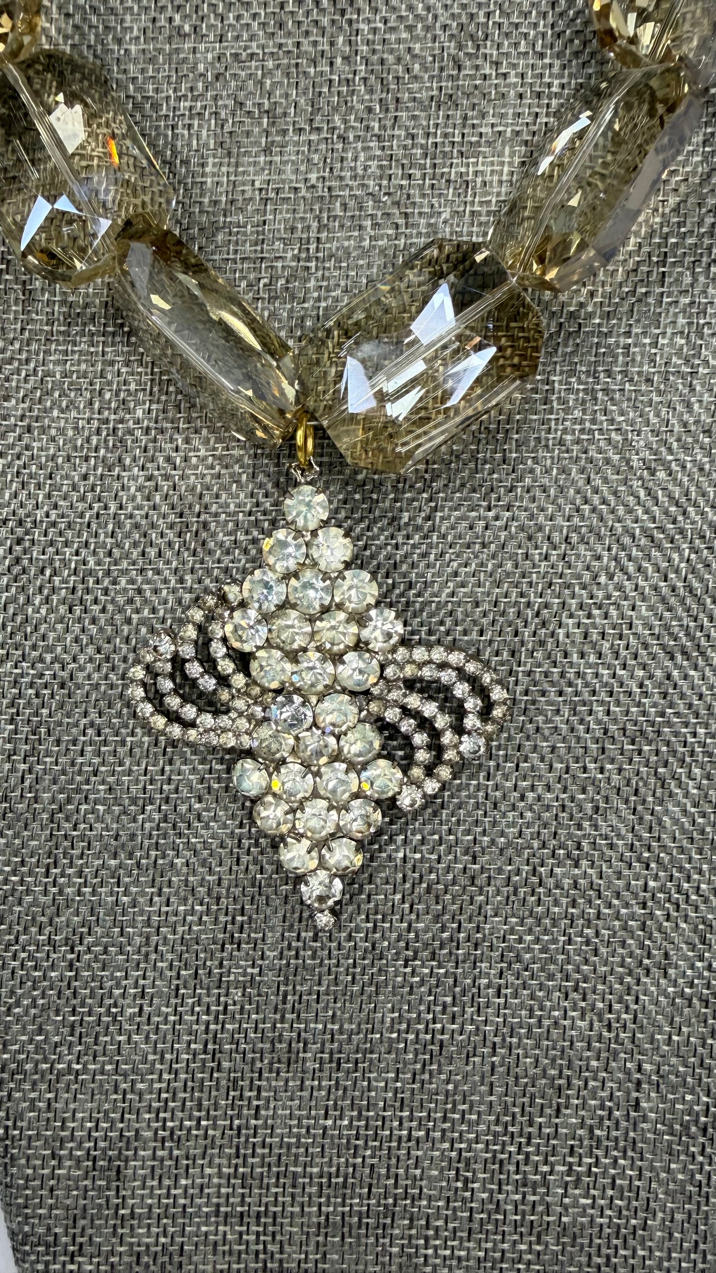 Made brooch necklace
