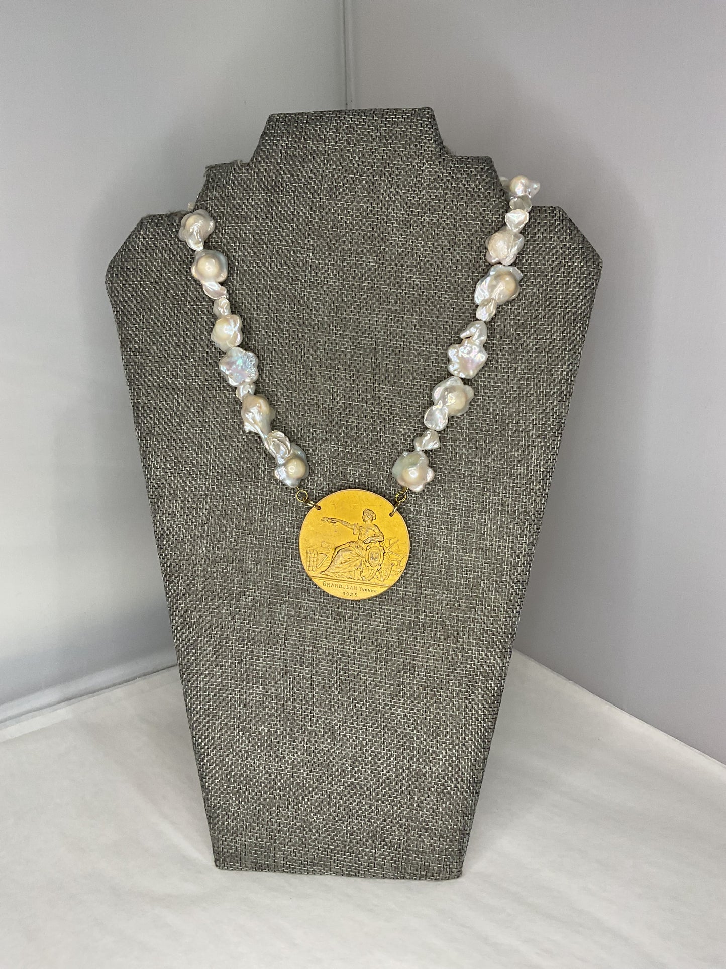 Made 1950s French medal