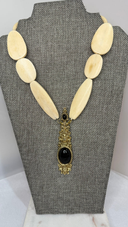 Made brooch cream necklace