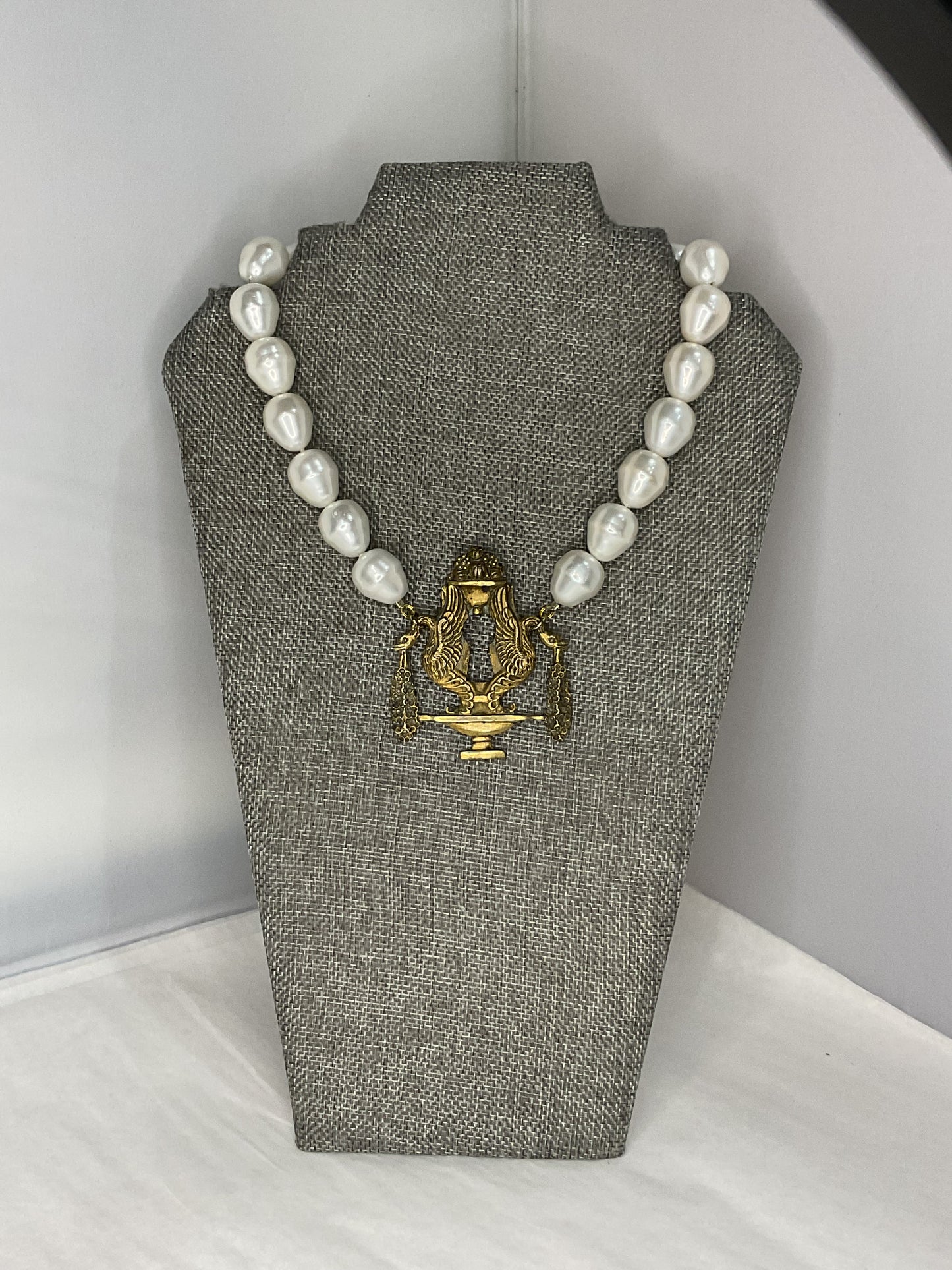 Made 1800s pearl necklace