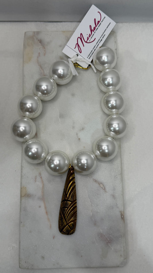 Made- Big Pearl necklace