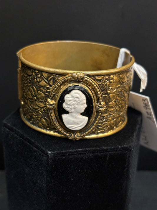 MADE- Cameo Hinged Cuff