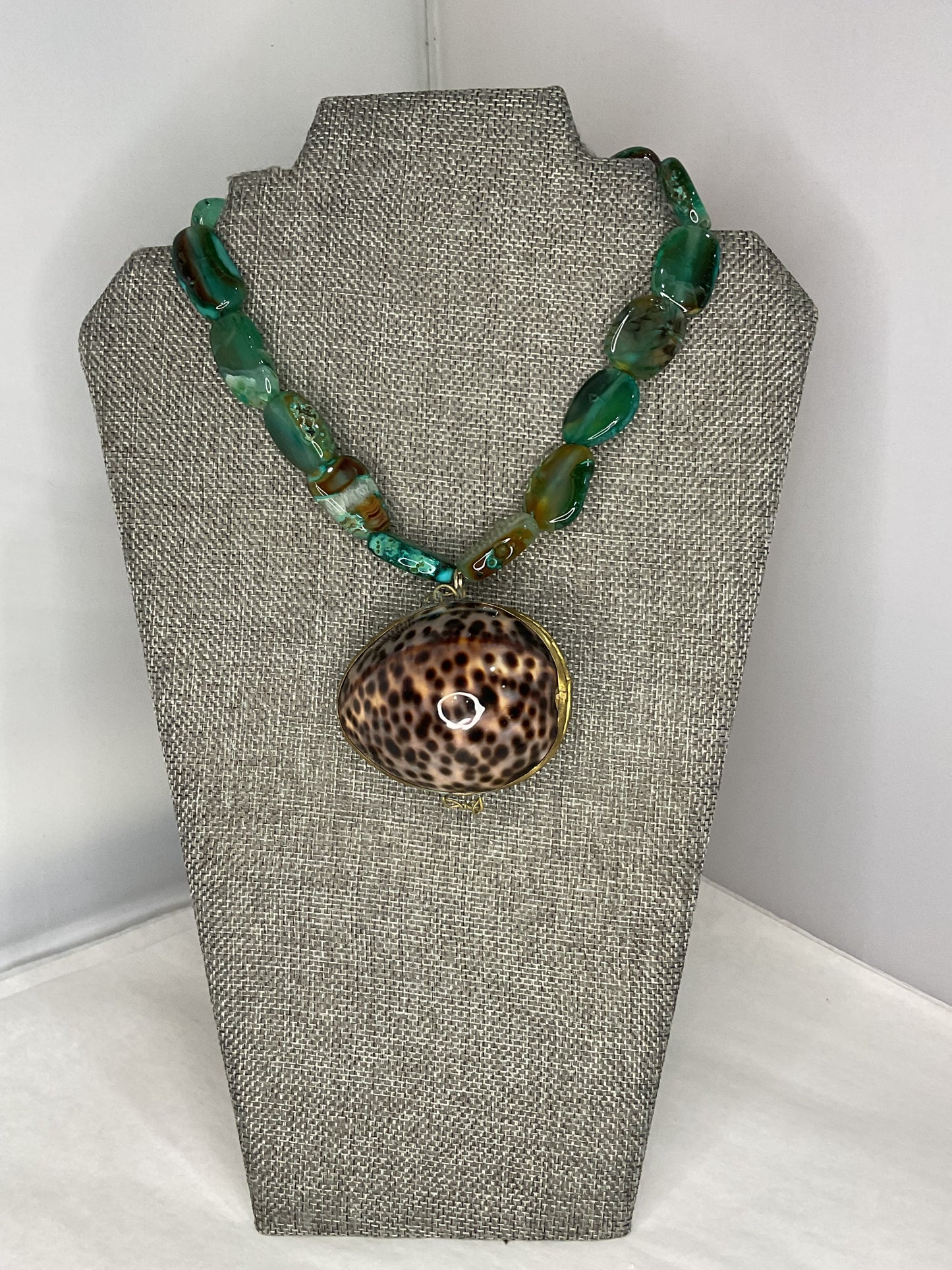 Made Shell box necklace