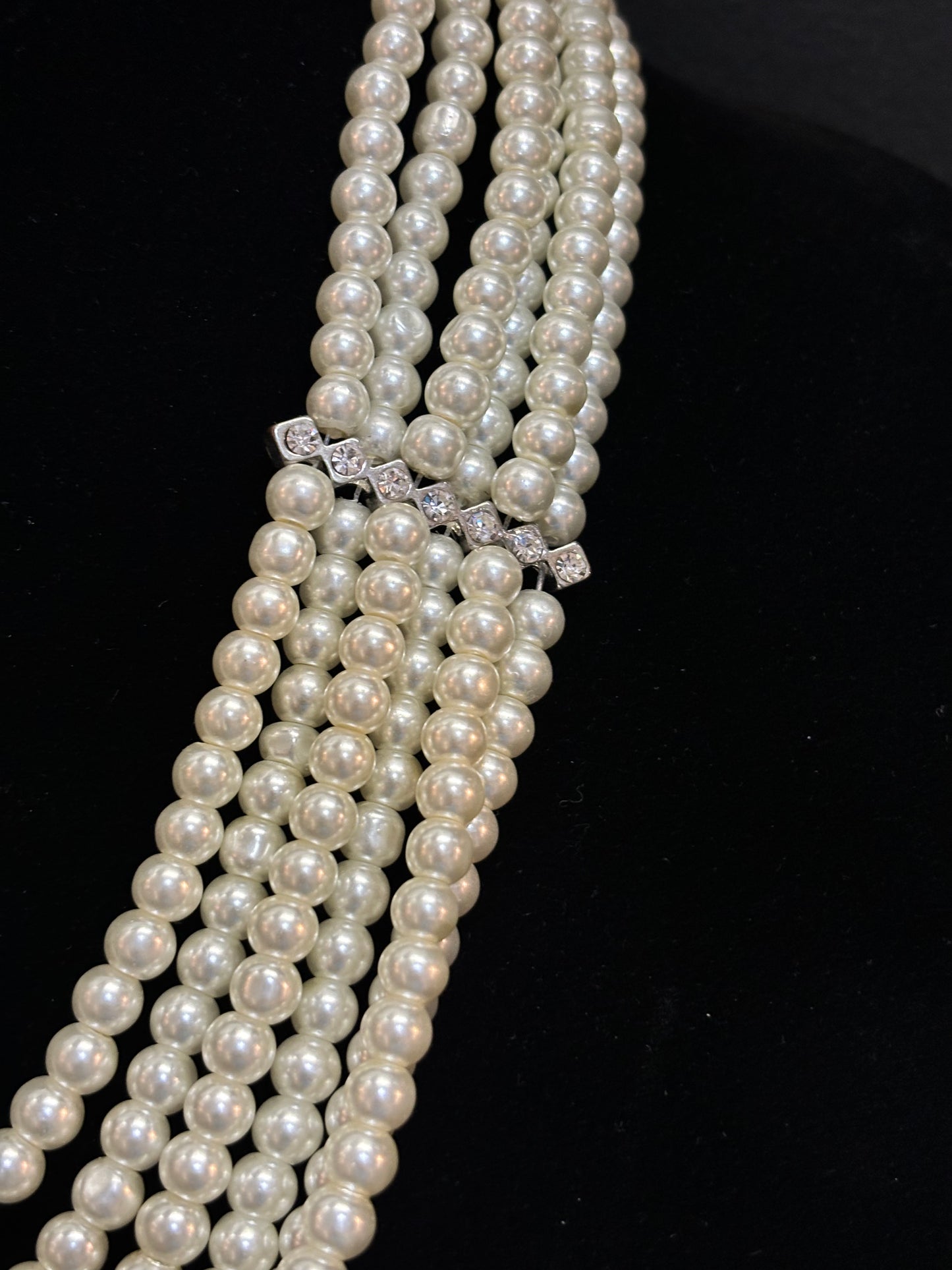 MADE-Layered Pearl Necklace with Stone Brooch