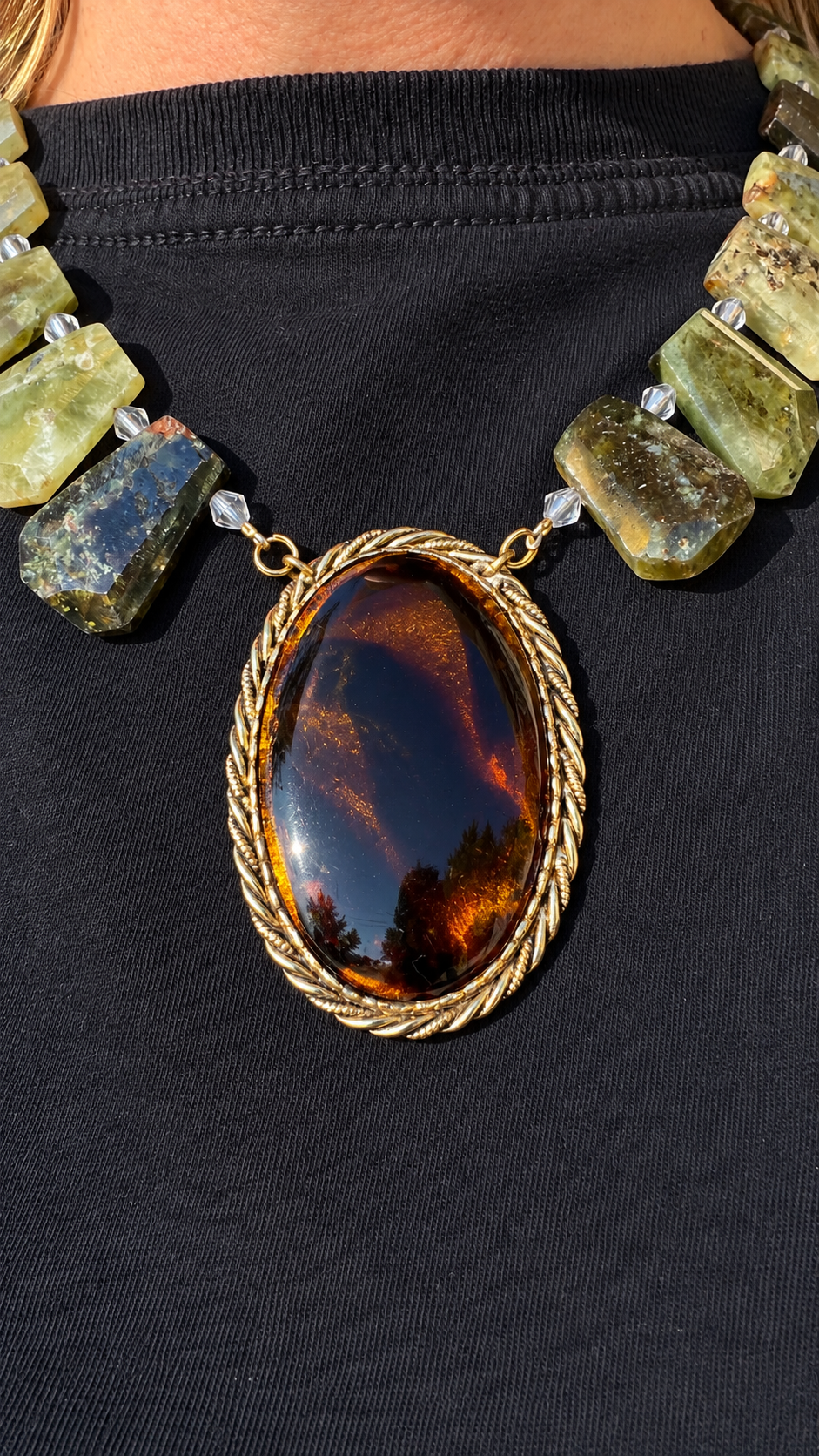 1960s brooch and garnet necklace