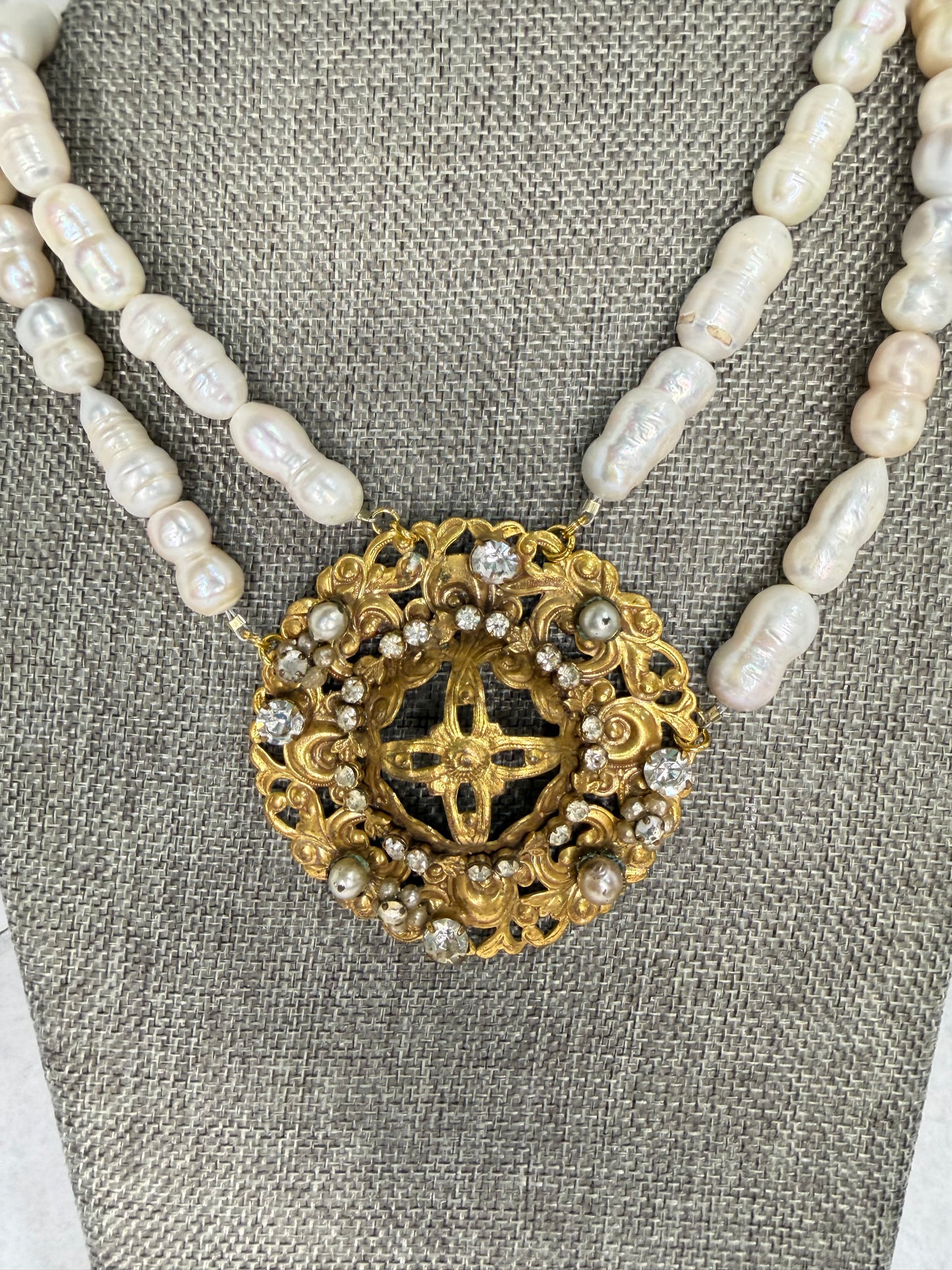 Made pendant Pearl necklace
