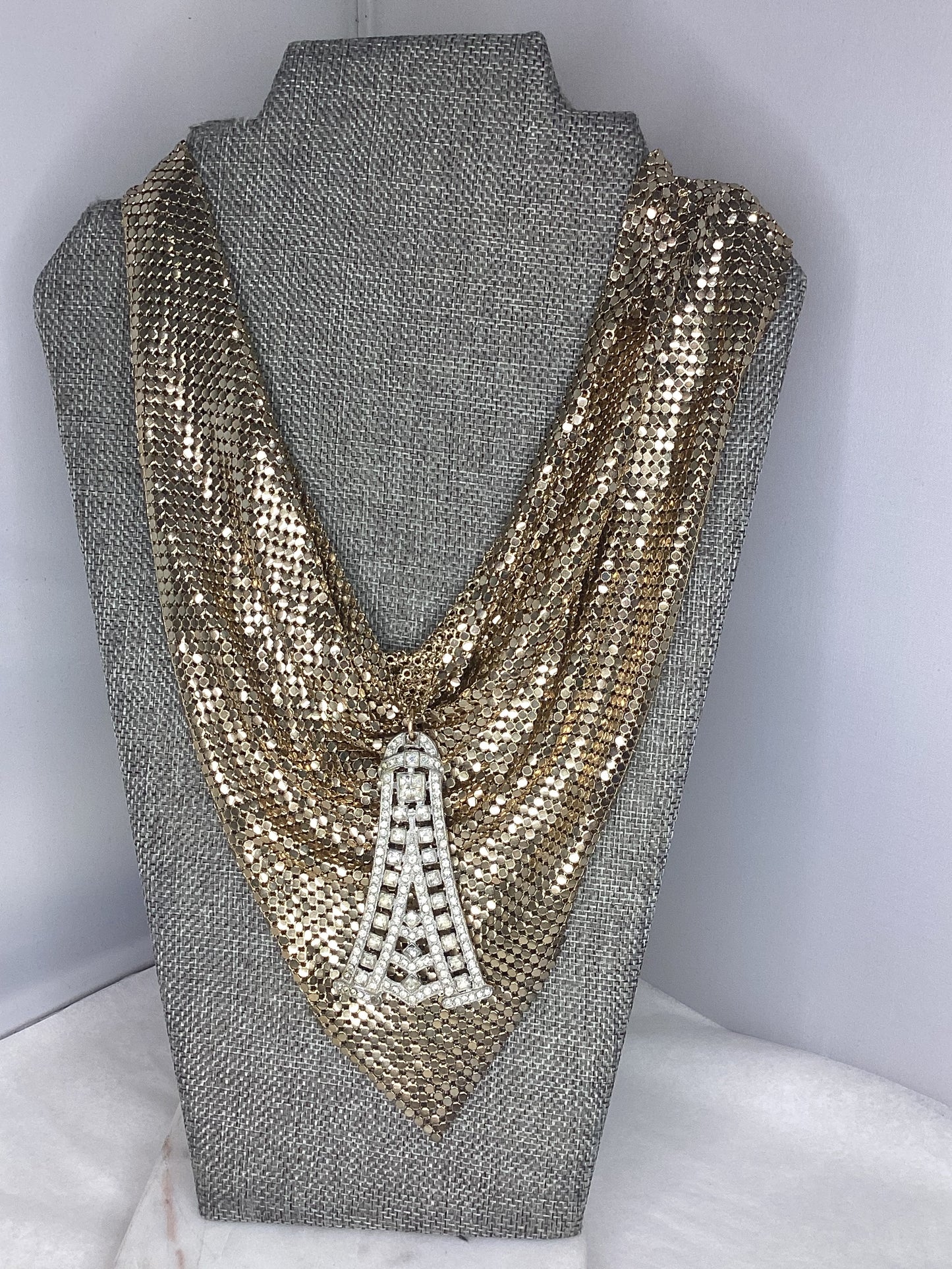 Made gold fringe necklace