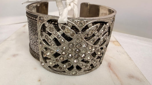 Made shoe clip cuff