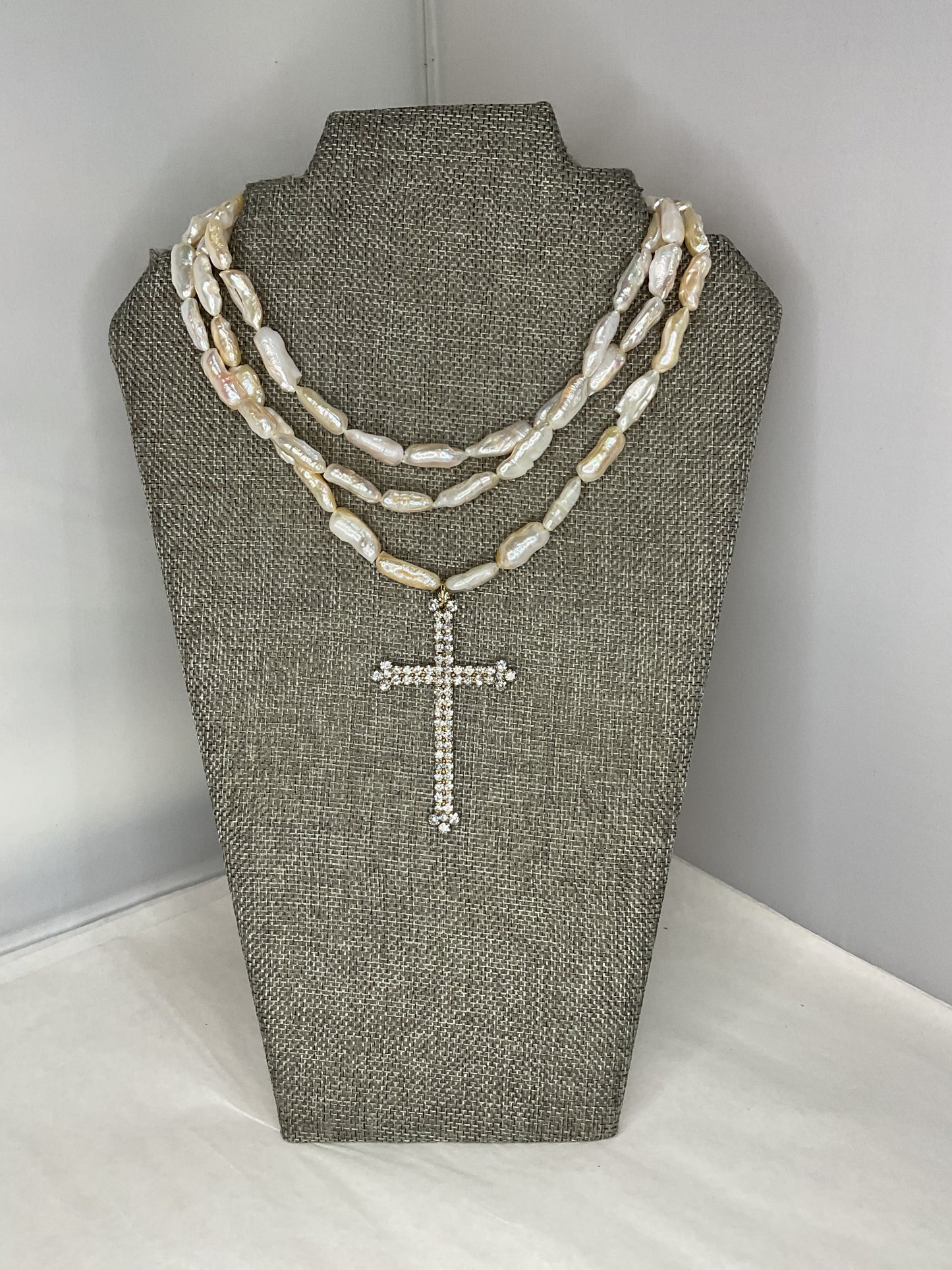 Made Pearl cross necklace