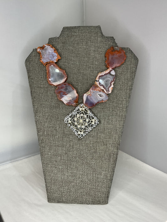 Made agate bead necklace
