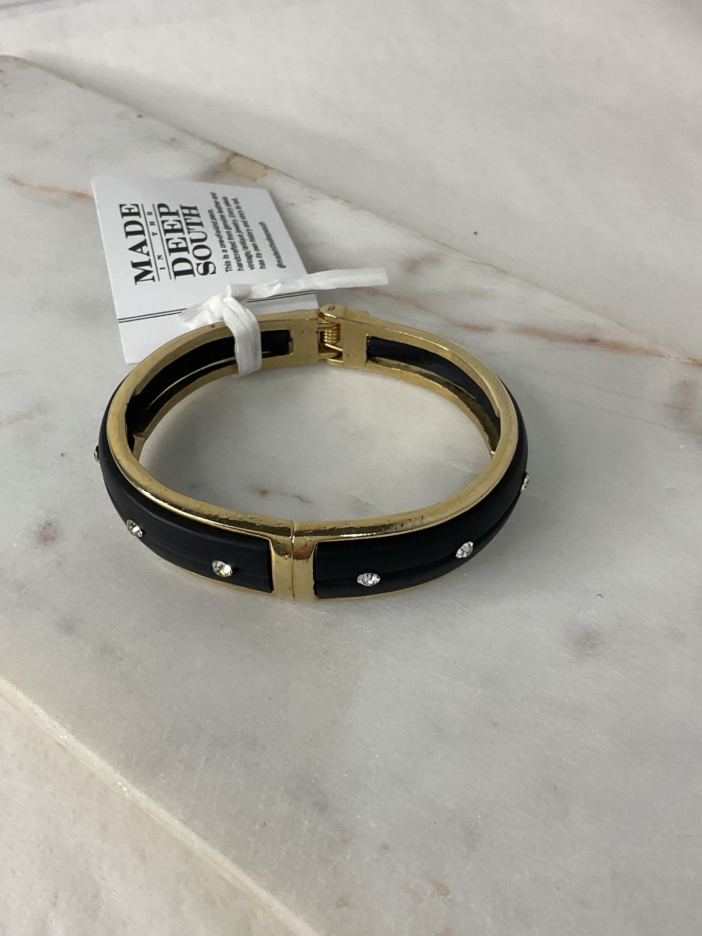 Made black hinged bracelet