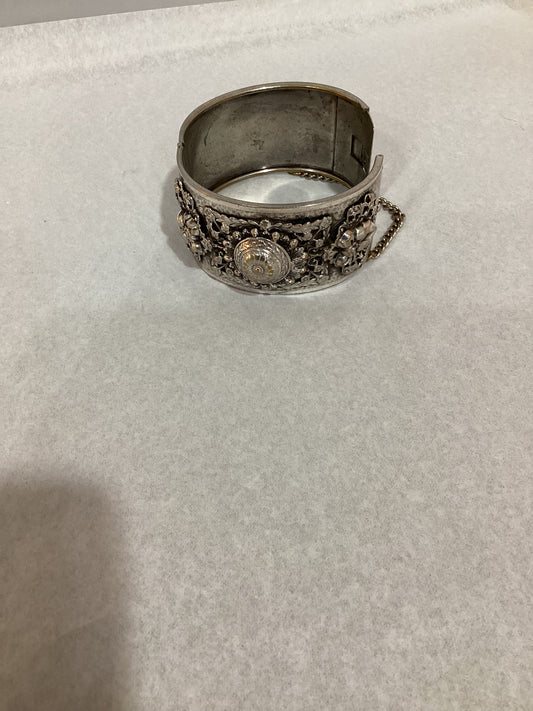 MADE- Hinged Bracelet