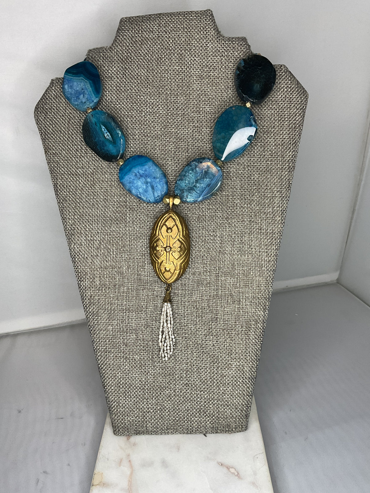 Made 1960s blue agate necklace